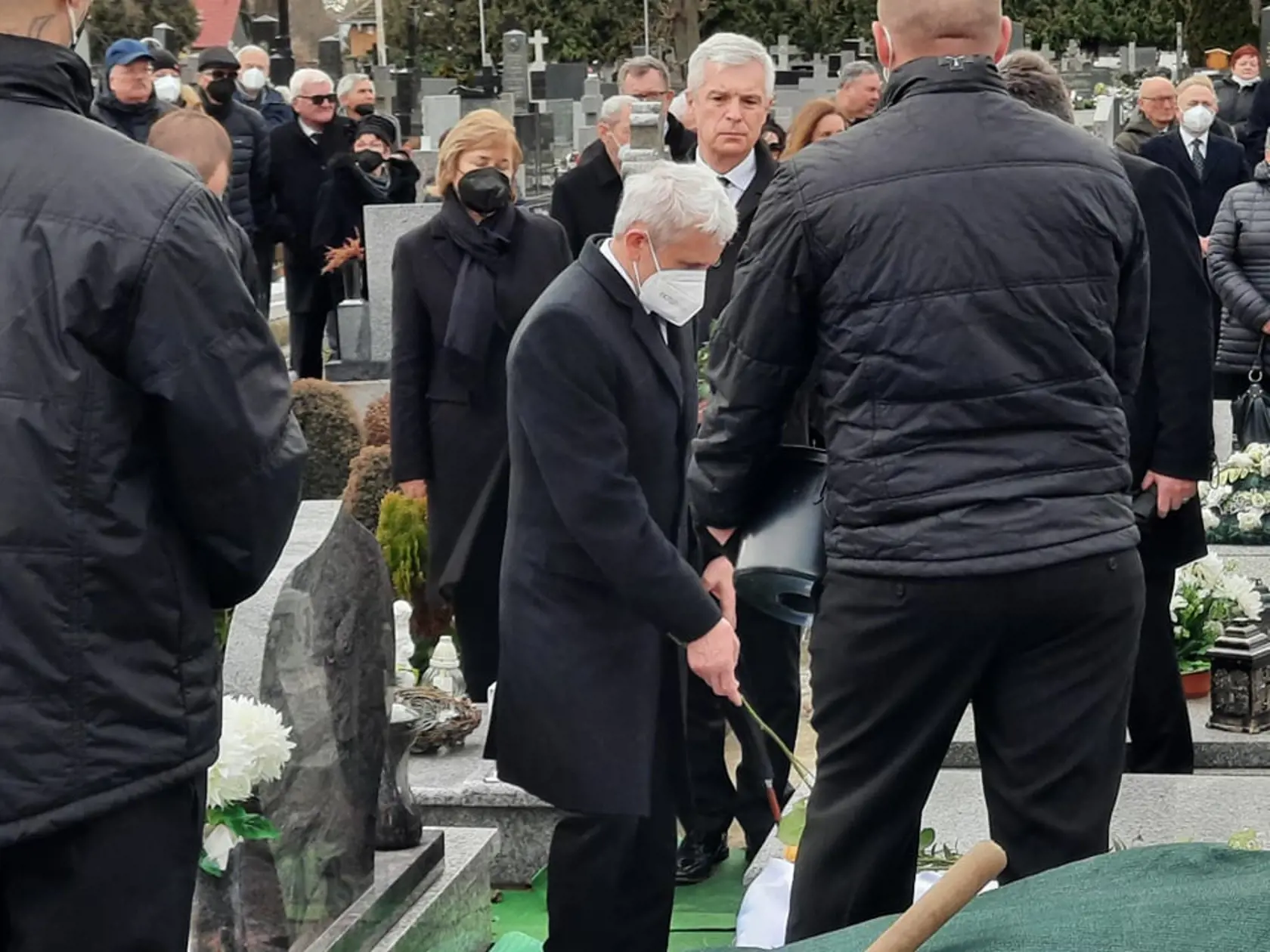 Pohreb Eduarda Kukana. Na snímke bývalý predseda vlády SR Mikuláš Dzurinda