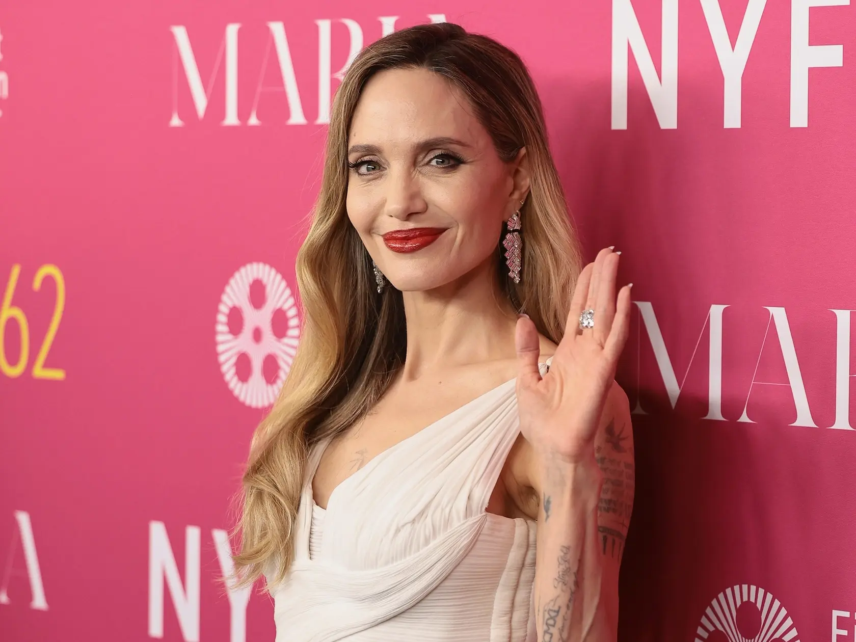 Krásna Angelina Jolie si prechádza veľkou životnou zmenou. Herečka sa totiž musela zmieriť s tým, že jeden z jej synov sa rozhodol odsťahovať z domu.