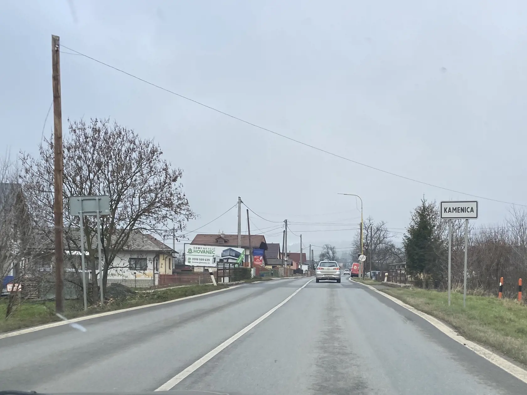 V Kamenici na začiatku obce bývala nebohá Janka so svojou mamou.