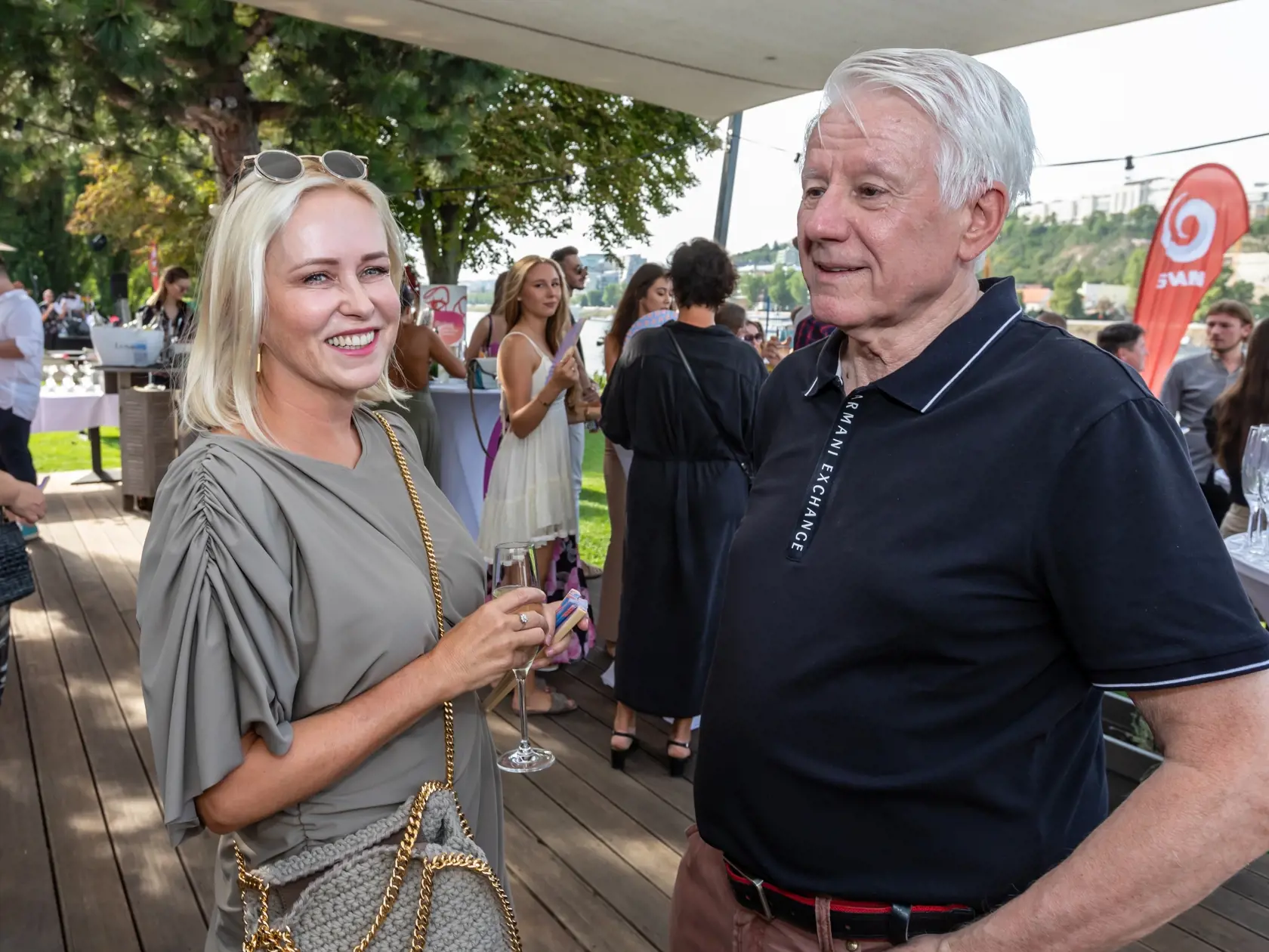 Narodeninová párty TV JOJ v reštaurácii Aušpic. Na snímke Emil Horváth a Michaela Čobejová.