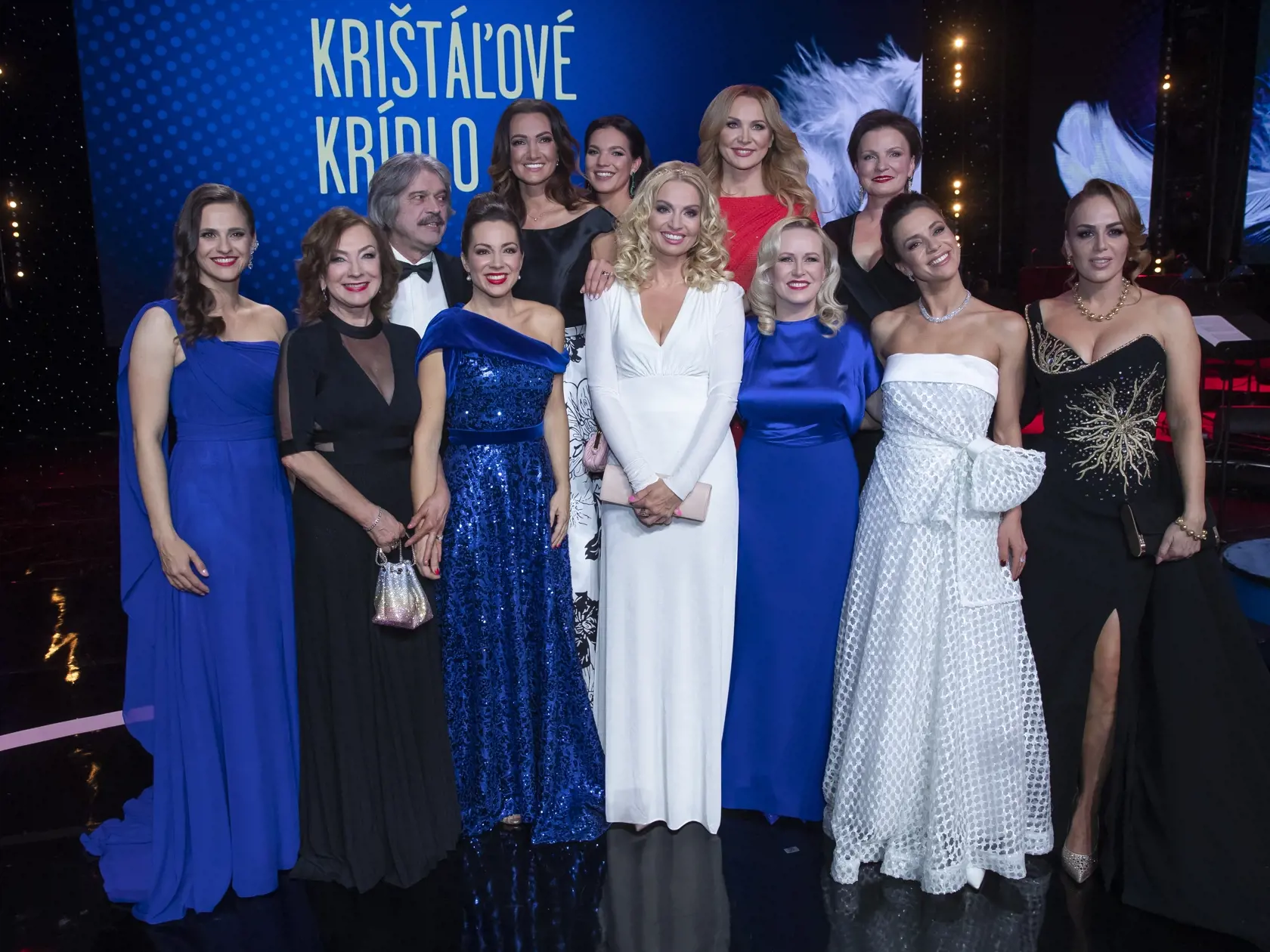 Krištáľové krídlo - 25. ročník udeľovania cien najvýznamnejším osobnostiam Slovenska za uplynulý rok z oblasti umenia, športu, hospodárstva, medicíny, filantropie a vedy. Na snímke sú moderátorky večera Janette Štefánková, Michaela Čobejová, Adriana Kučerová, Marianna Ďurianová, Karin Haydu, Anna Žitná Lučaiová, Danka Barteková, Karin Majtánová, Lucia Hurajová, Adriena Kučerová, Mária Vaškovičová, Katarína Srkala a Ivo Gogál.