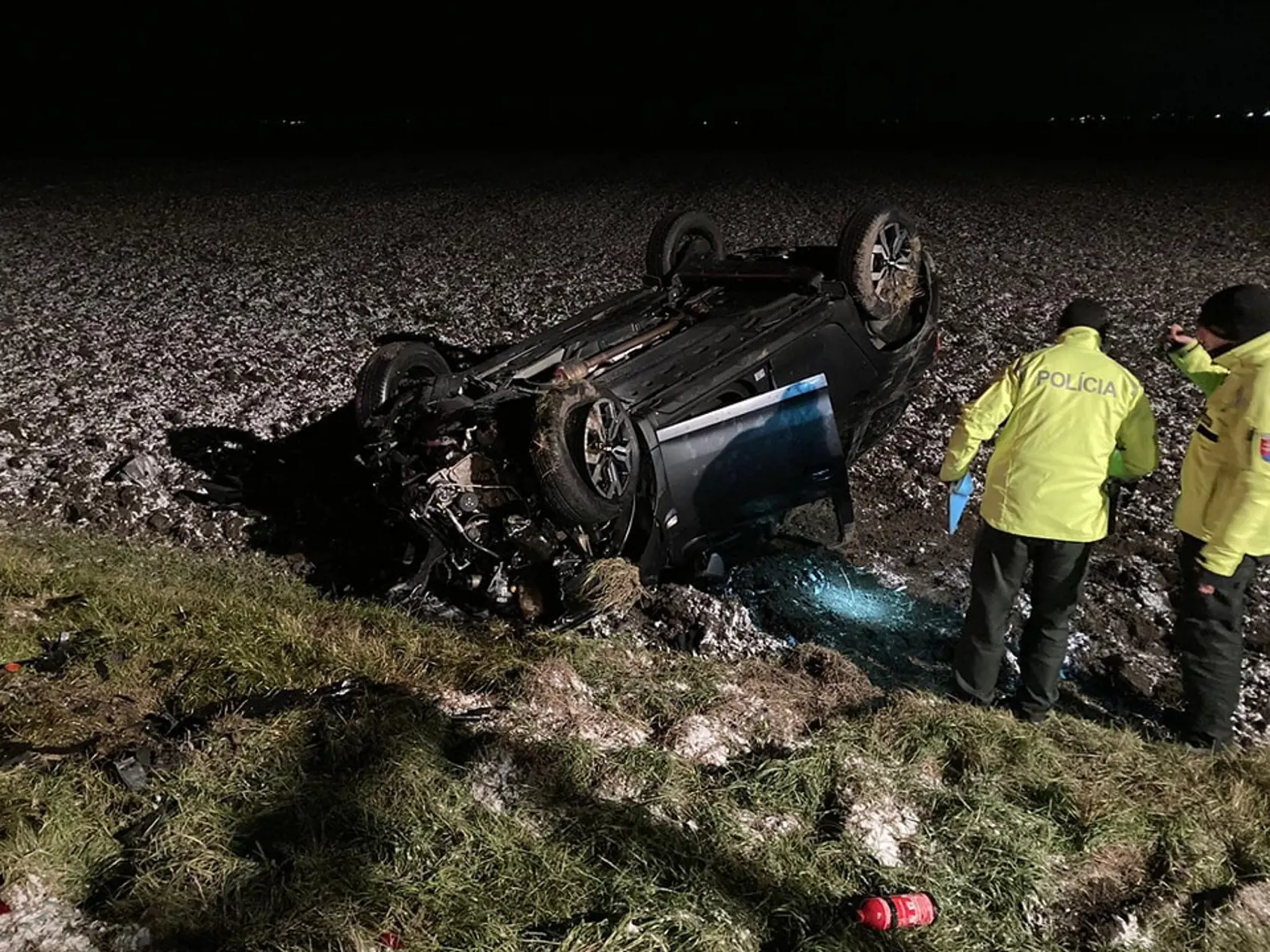 Policajti z Dunajskej Stredy vyšetrujú včerajšiu podvečernú nehodu, pri ktorej vyhasol život len 21 ročnej vodičky.