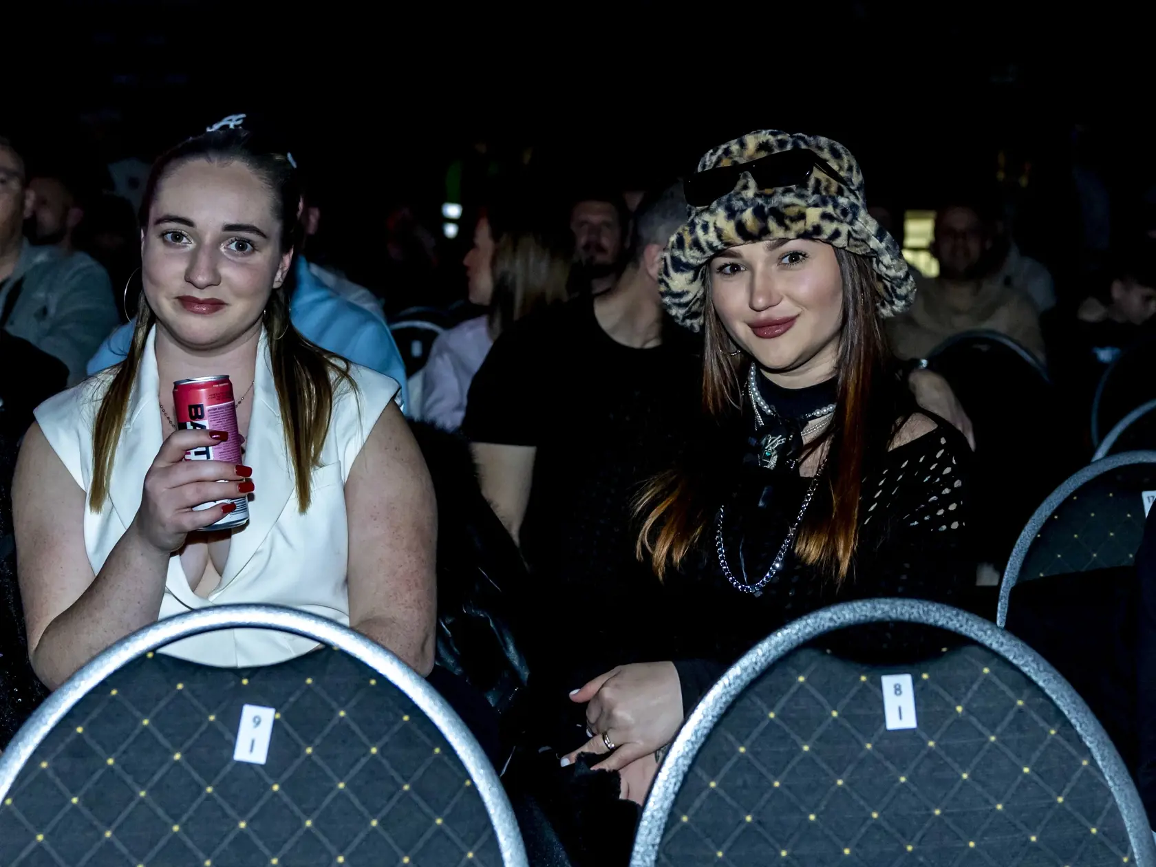 Na celebritných zápasoch sa bavila aj Priscilla z Ruže (vpravo).