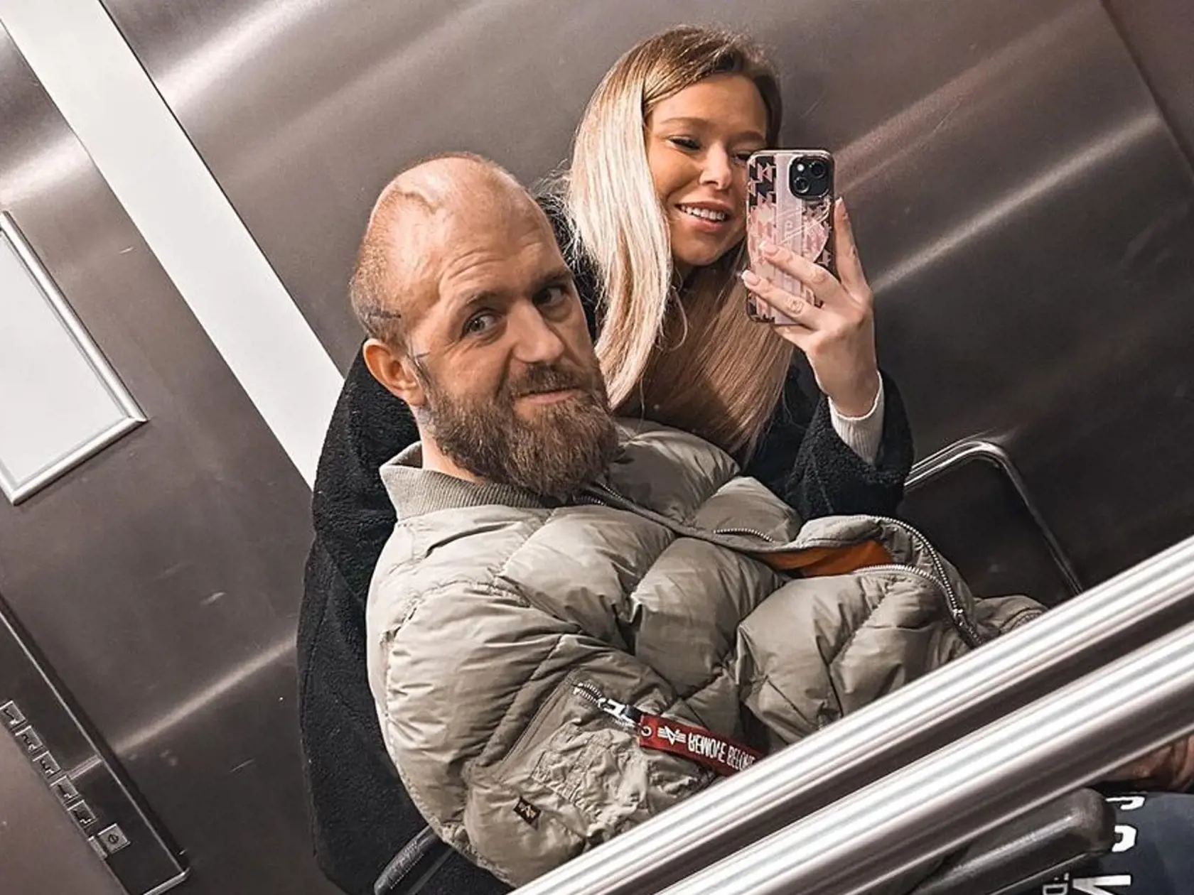 "Som vďačná, že bojoval, ostal tu so mnou a neopustil ma. Jeho úsmev je pre mňa všetko," povedala exkluzívne pre Plus JEDEN DEŇ Miška.