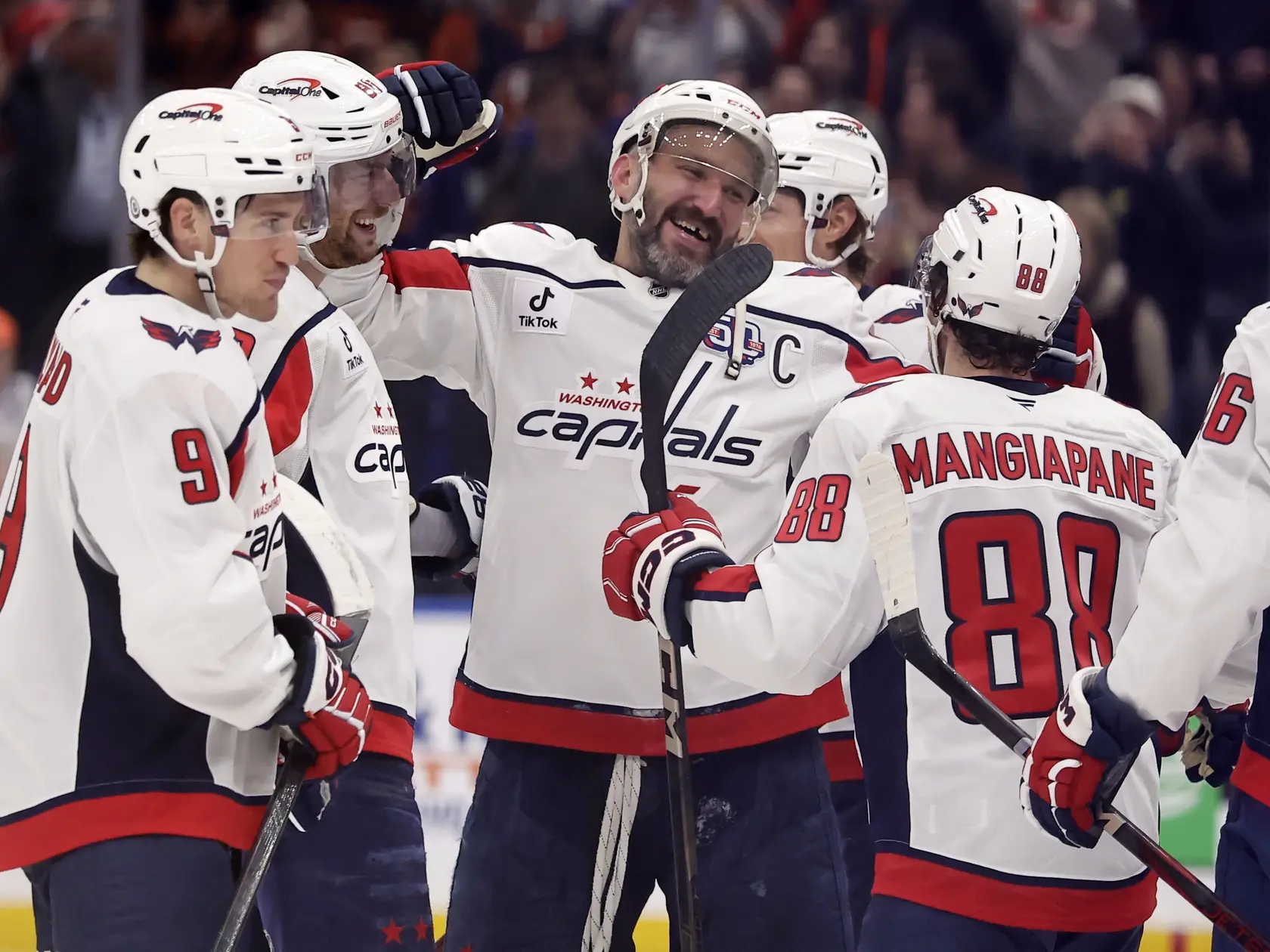 Ovečkin pokoril Gretzkého a stal sa najlepším strelcom histórie NHL.