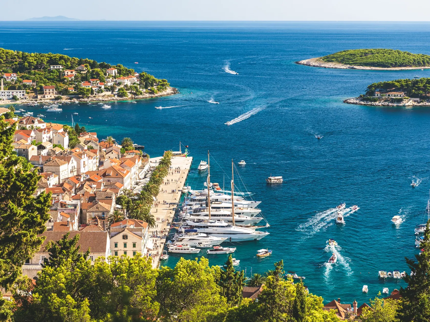 Ostrov Hvar je turistickým rajom.