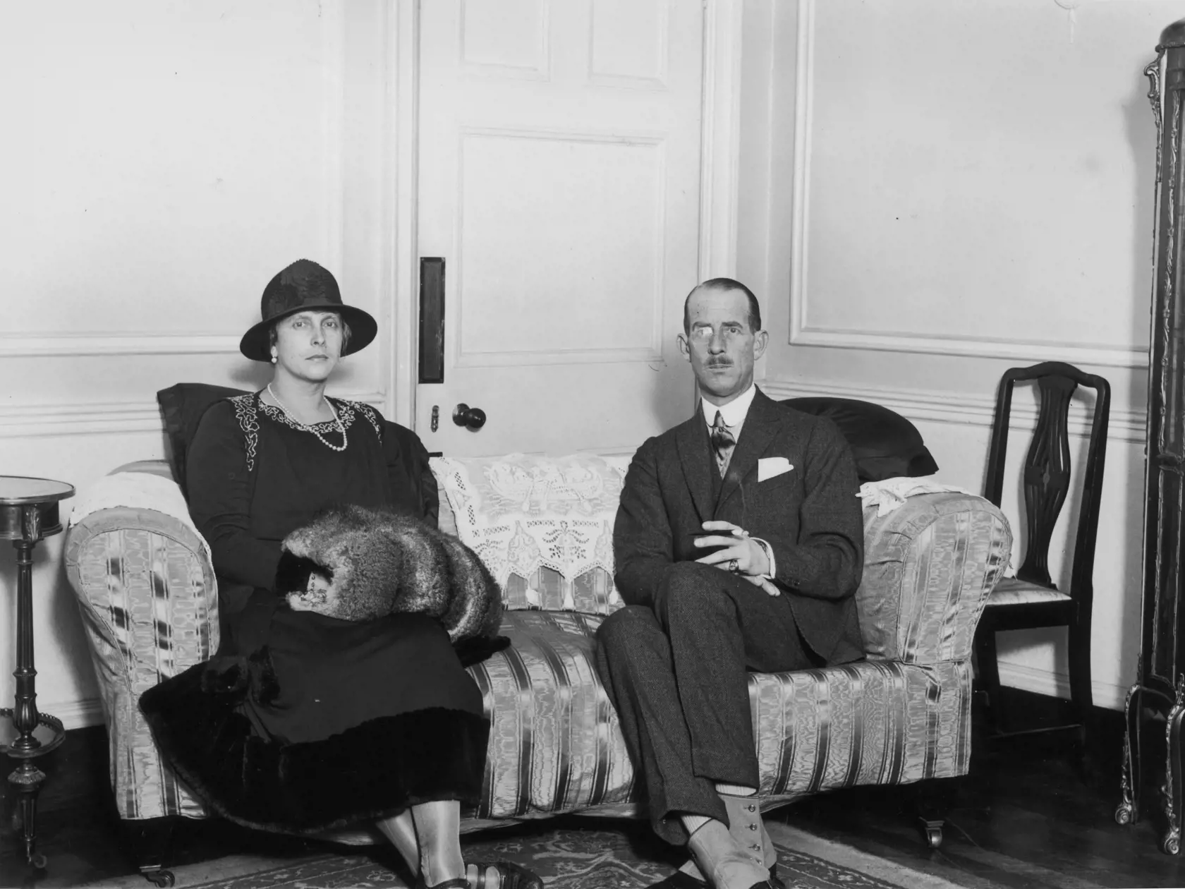 V Grécku zostala až do roku 1967, kde došlo k gréckemu vojenskému prevratu. Alice odmietla opustiť krajinu, kým princ Philip neposlal lietadlo a osobitnú žiadosť kráľovnej, aby ju priviedol domov.