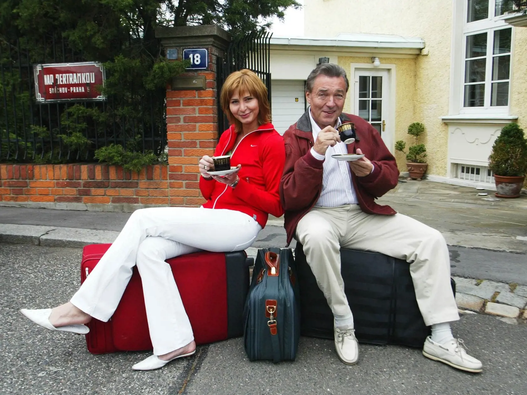 V roku 2003 sa Ivana nasťahovala do vily Bertramka.