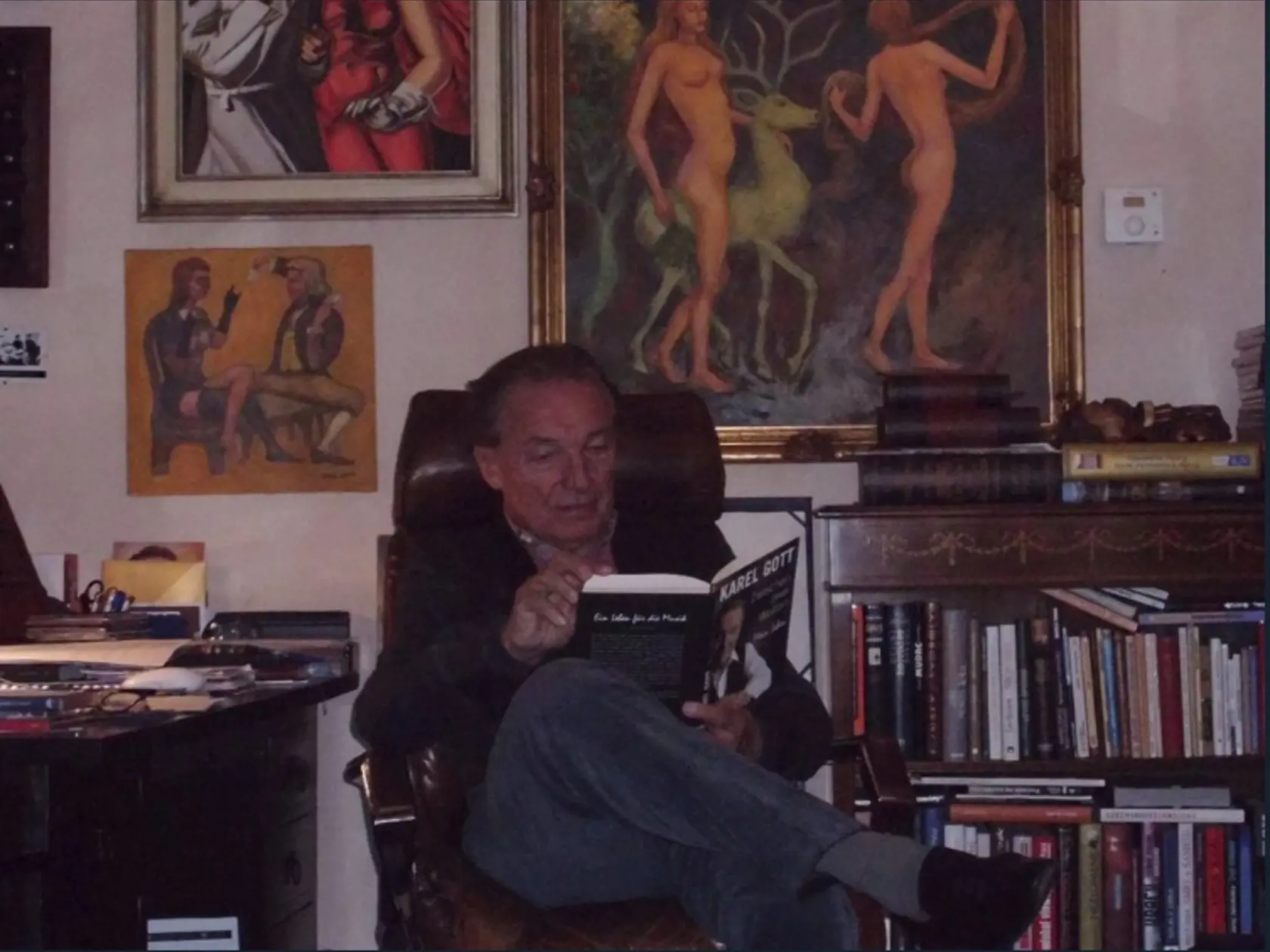 Karel Gott vo svojej pracovni.