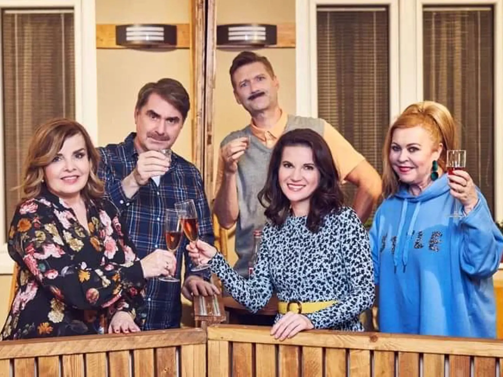 Herca a moderátora si diváci spájajú aj s legendárnym seriálom Susedia.