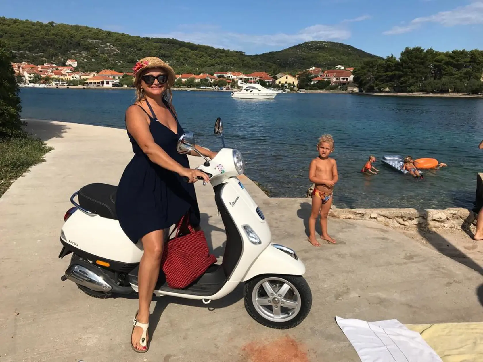 Anka Šišková pri mori.