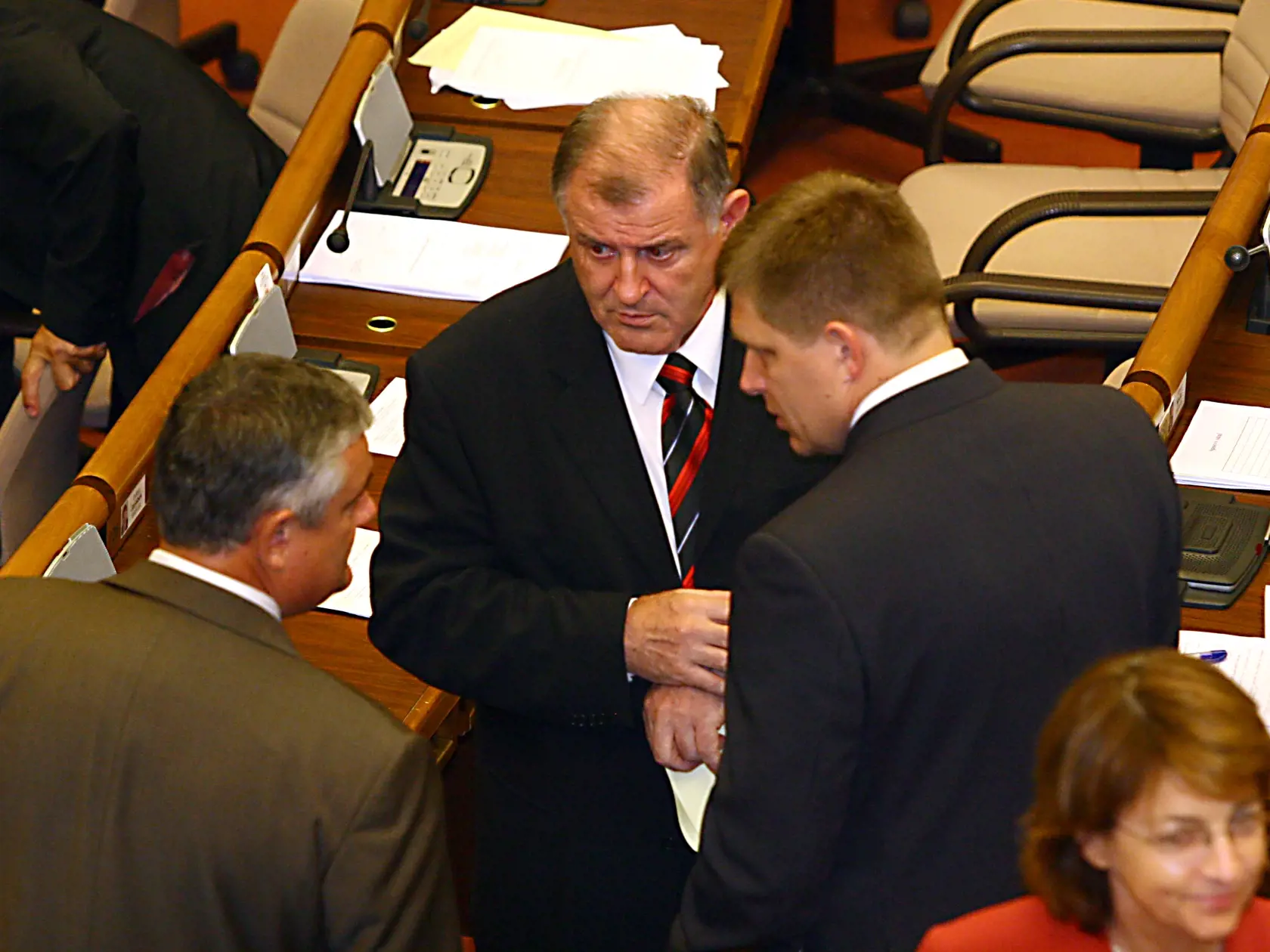Z archívu: Vladimnír Mečiar (uprosted) Ján Slota a Robert Fico na 2. schodzi parlamentu 1. 8. 2006.