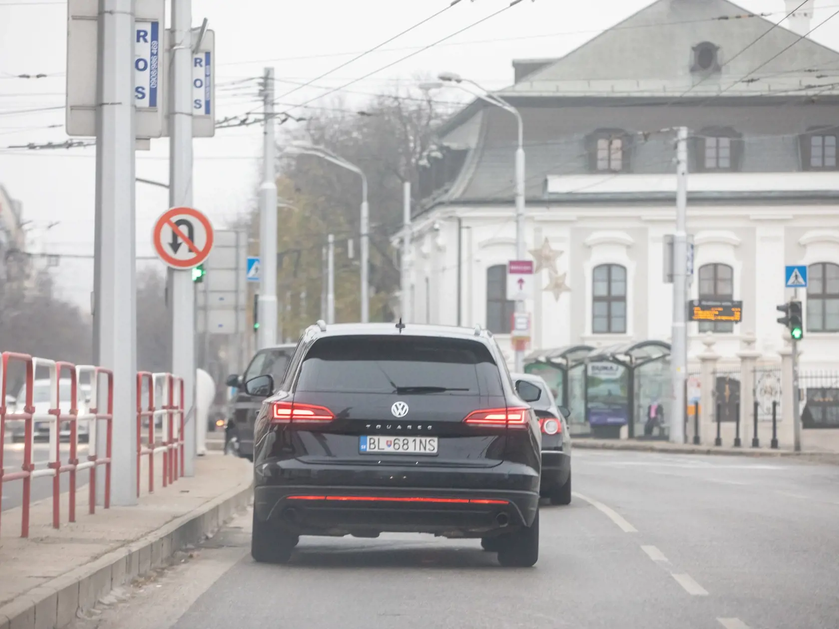 Paparazzi fotky z odchodu Borisa Kollára z nemocnice po ťažkej autonehode.