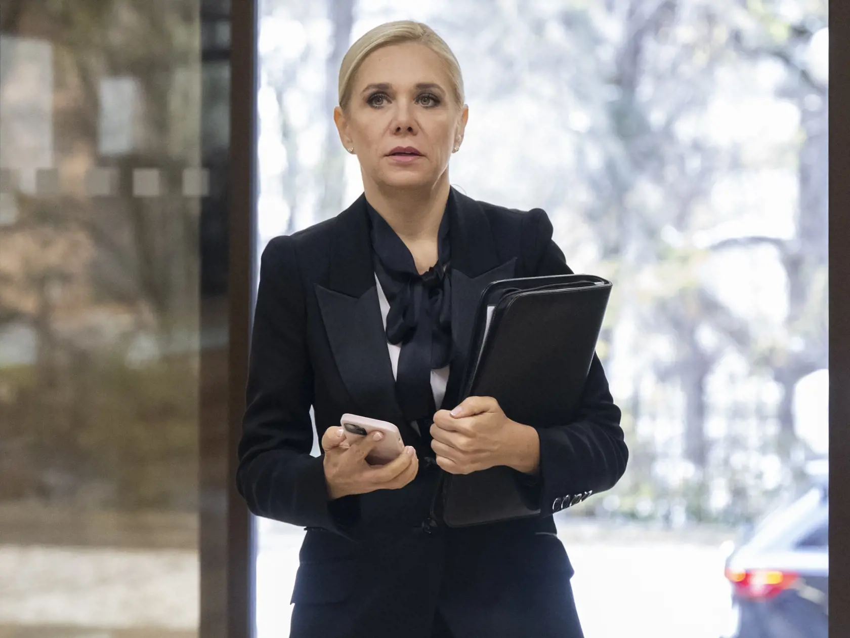 Podpredsedníčka vlády SR a ministerka hospodárstva SR Denisa Saková (Hlas) prichádza na 7. schôdzu vlády SR v Bratislave v pondelok 4. decembra 2023.
