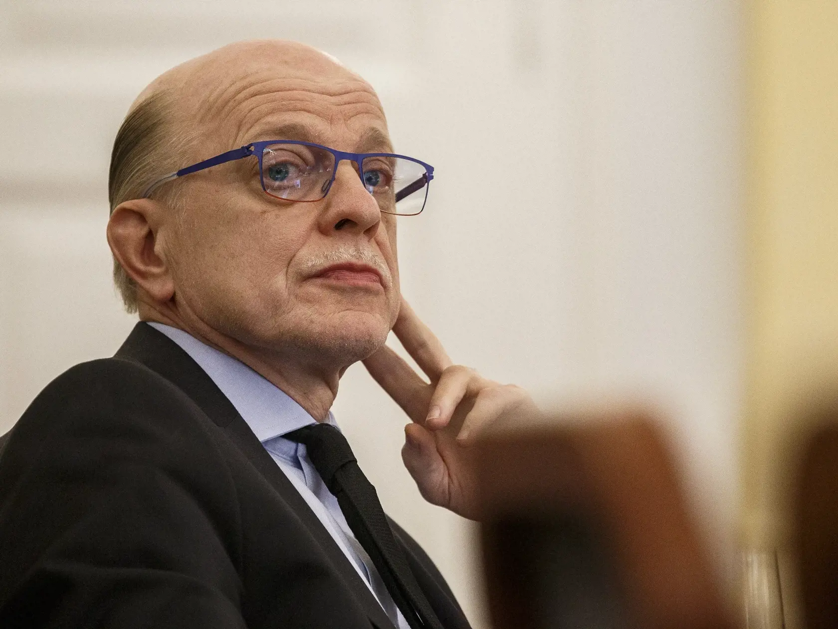 Členovia Ústavnoprávneho výboru Národnej rady Slovenskej republiky pokračovali druhým dňom vo verejnom vypočútí kandidátov na ústavných sudcov. Na snímke Alojz Baránik.