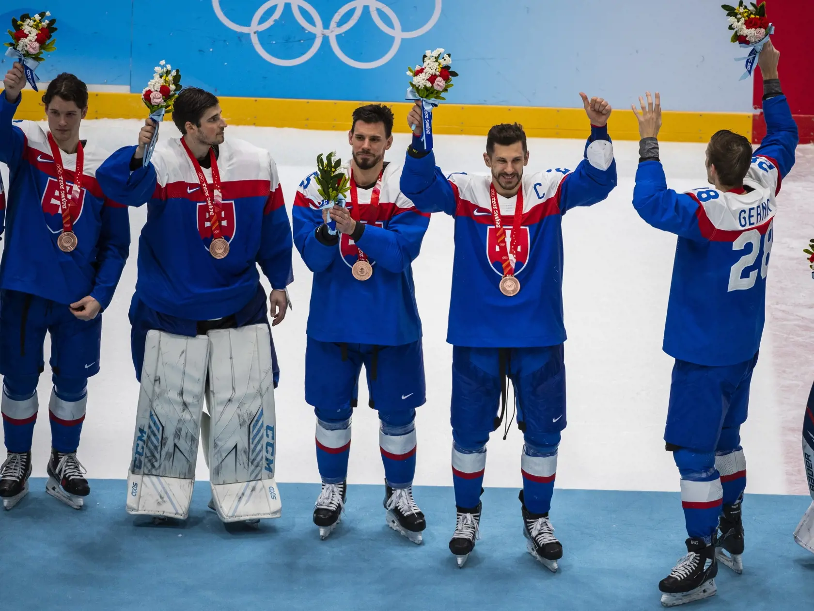 Na snímke zľava hokejisti Slovenska Samuel Kňažko, brankár Patrik Rybár, Peter Zuzin, Marek Hrivík a Martin Gernát po výhre v zápase olympijského turnaja v hokeji mužov o bronz Slovensko - Švédsko na ZOH 2022 v Pekingu v sobotu 19. februára 2022. FOTO TASR - Jaroslav Novák
