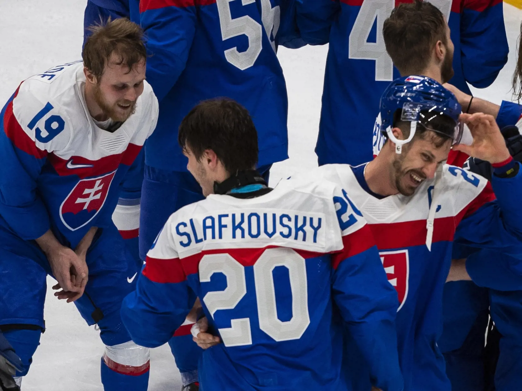 Na snímke hokejisti Slovenska zľava Michal Krištof, Juraj Slafkovský a Marek Hrivík po výhre v zápase olympijského turnaja v hokeji mužov o bronz Slovensko - Švédsko na ZOH 2022 v Pekingu v sobotu 19. februára 2022. FOTO TASR - Jaroslav Novák