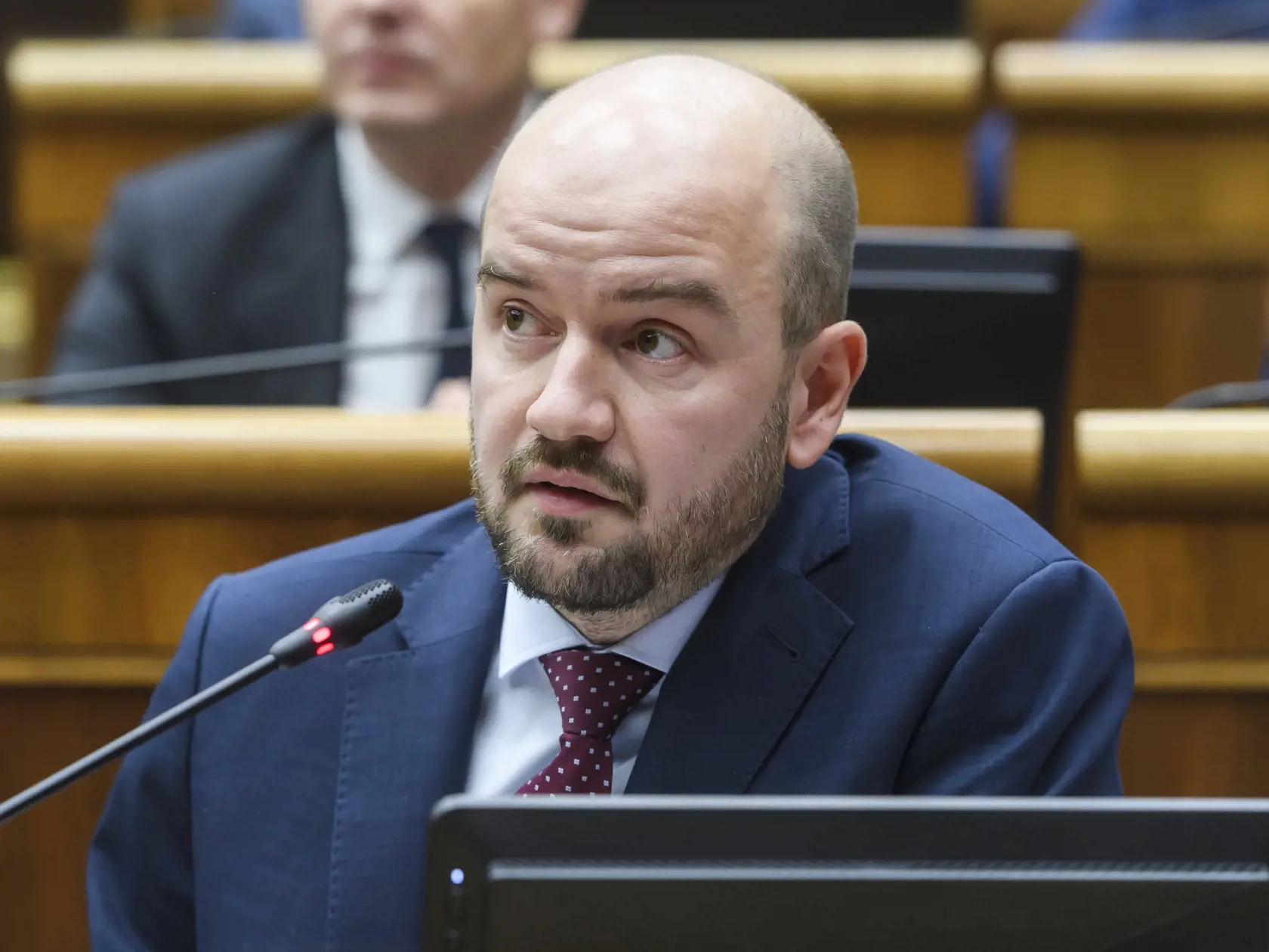 Na snímke poslanec NR SR Martin Dubéci (Progresívne Slovensko) na 3. schôdzi NR SR k Programovému vyhláseniu vlády SR v Bratislave 21. novembra 2023.