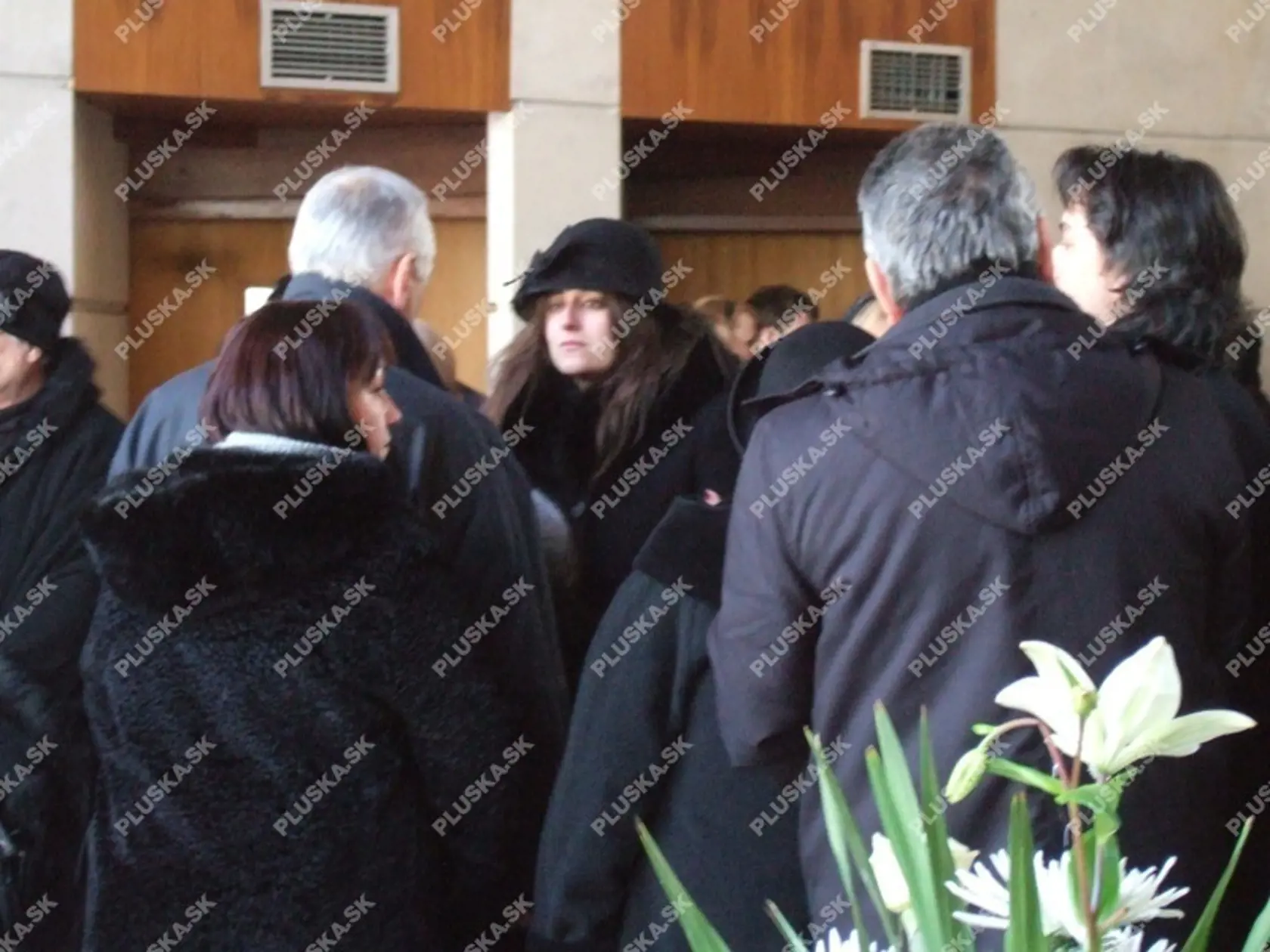 Barbara Haščáková na pohrebe svojho otca.