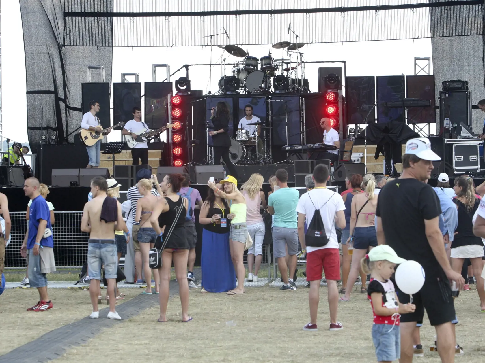 Hudobný festival ,, Cibula Fest " v Holíči. Headliner Barbara Haščáková a Peter Jaroš