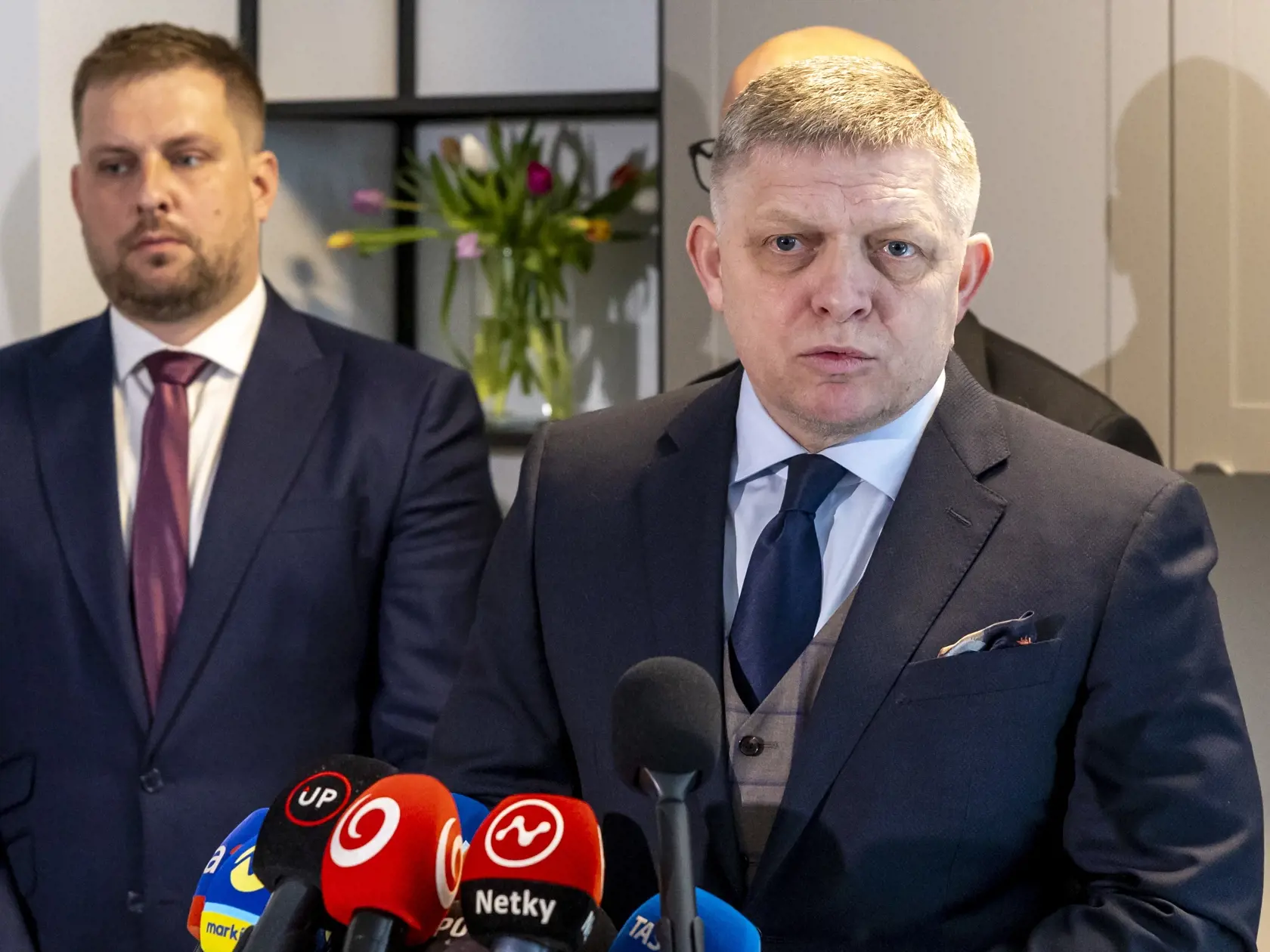 Tlačová konferencia predsedu vlády SR Roberta Fica a ministra dopravy SR Jozefa Ráža. Na snímke je premiér SR Robert Fico. 