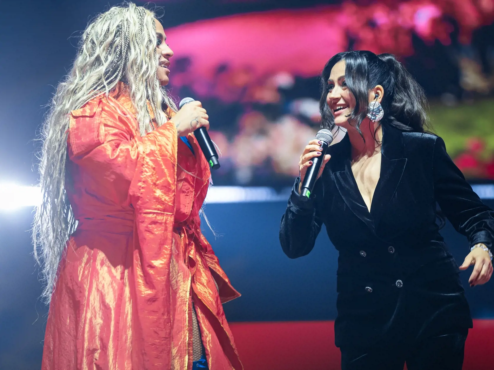 Koncert speváčky Tiny na štadióne Ondreja Nepelu v Bratislave. Na snímke Tina a Zdenka Predná.