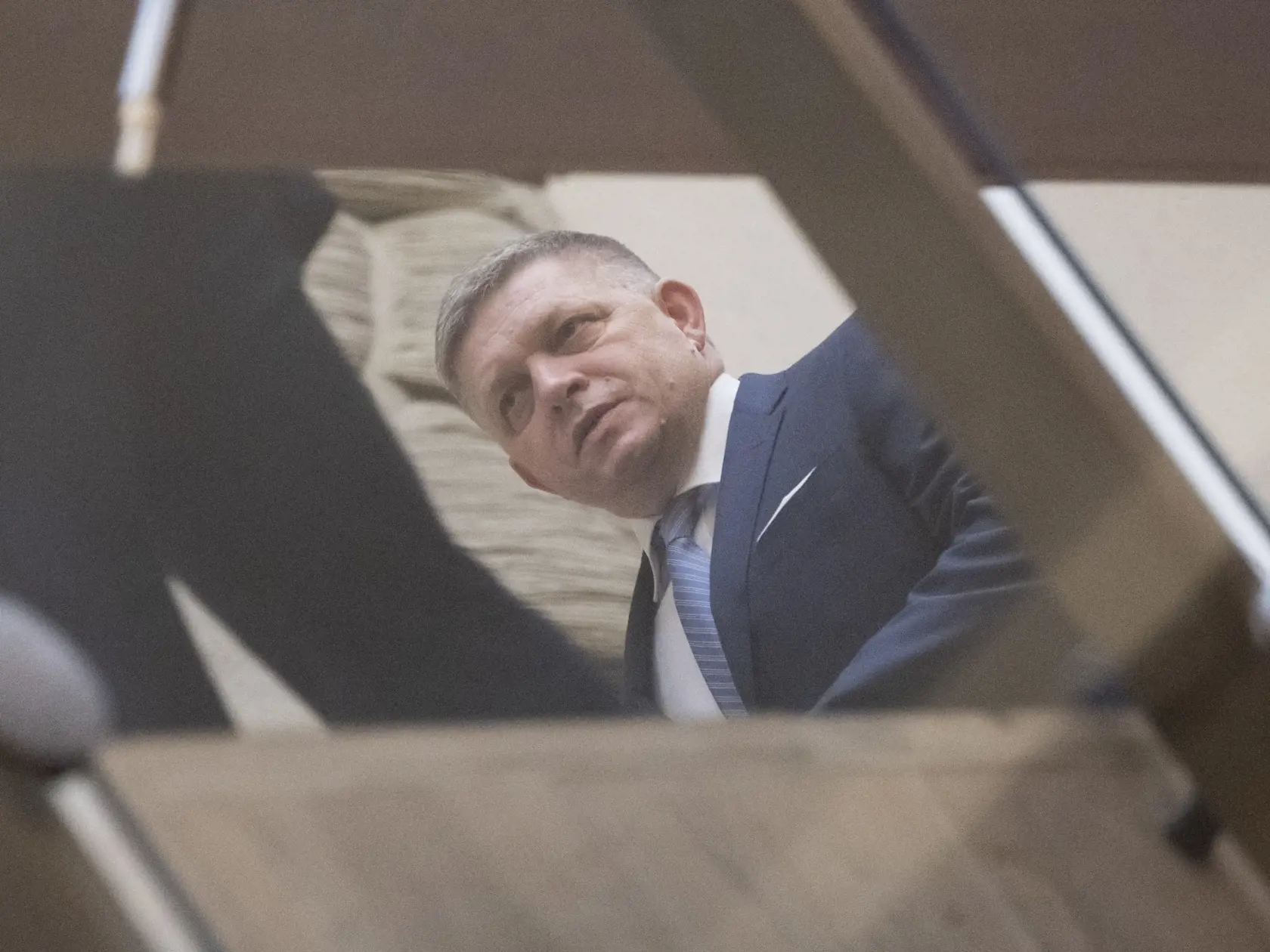Na snímke premiér SR Robert Fico (Smer-SD) prichádza na 8. schôdzu vlády SR v stredu 6. decembra 2023 v Bratislave. FOTO TASR - Martin Baumann