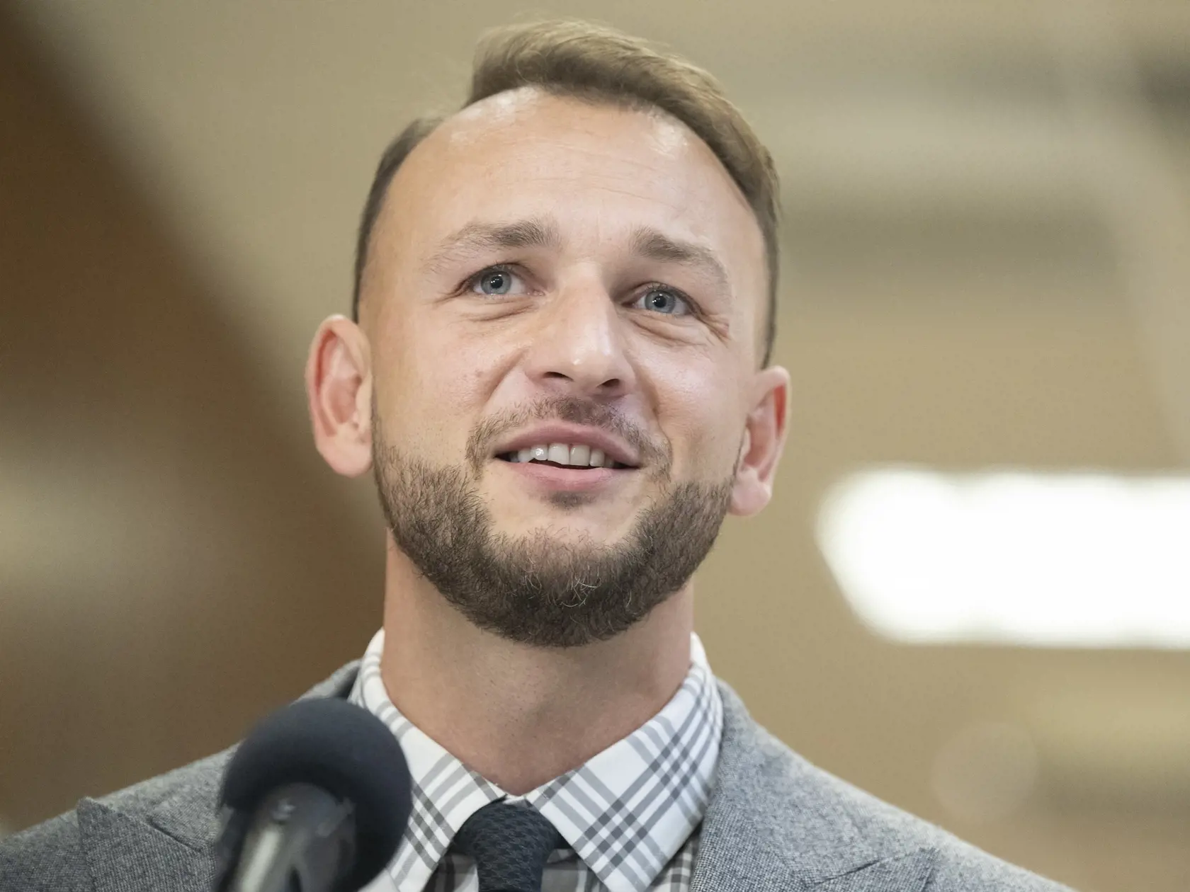 Na snímke minister vnútra SR Matúš Šutaj Eštok (Hlas-SD) odpovedá na otázky novinárov po schválení programového vyhlásenia vlády (PVV) na 4. zasadnutí vlády SR v Bratislave v pondelok 13. novembra 2023.