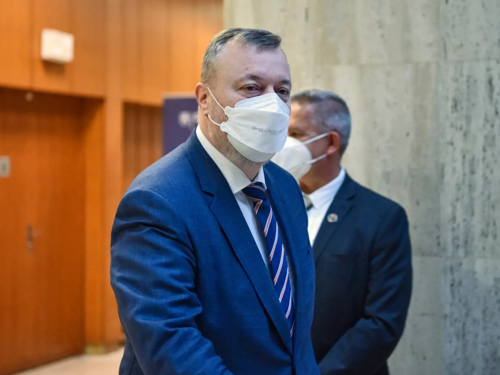 Na snímke minister práce, sociálnych vecí a rodiny SR Milan Krajniak (Sme rodina) prichádza na 54. rokovanie vlády SR v Bratislave v stredu 26. januára 2022. FOTO TASR - Pavol Zachar