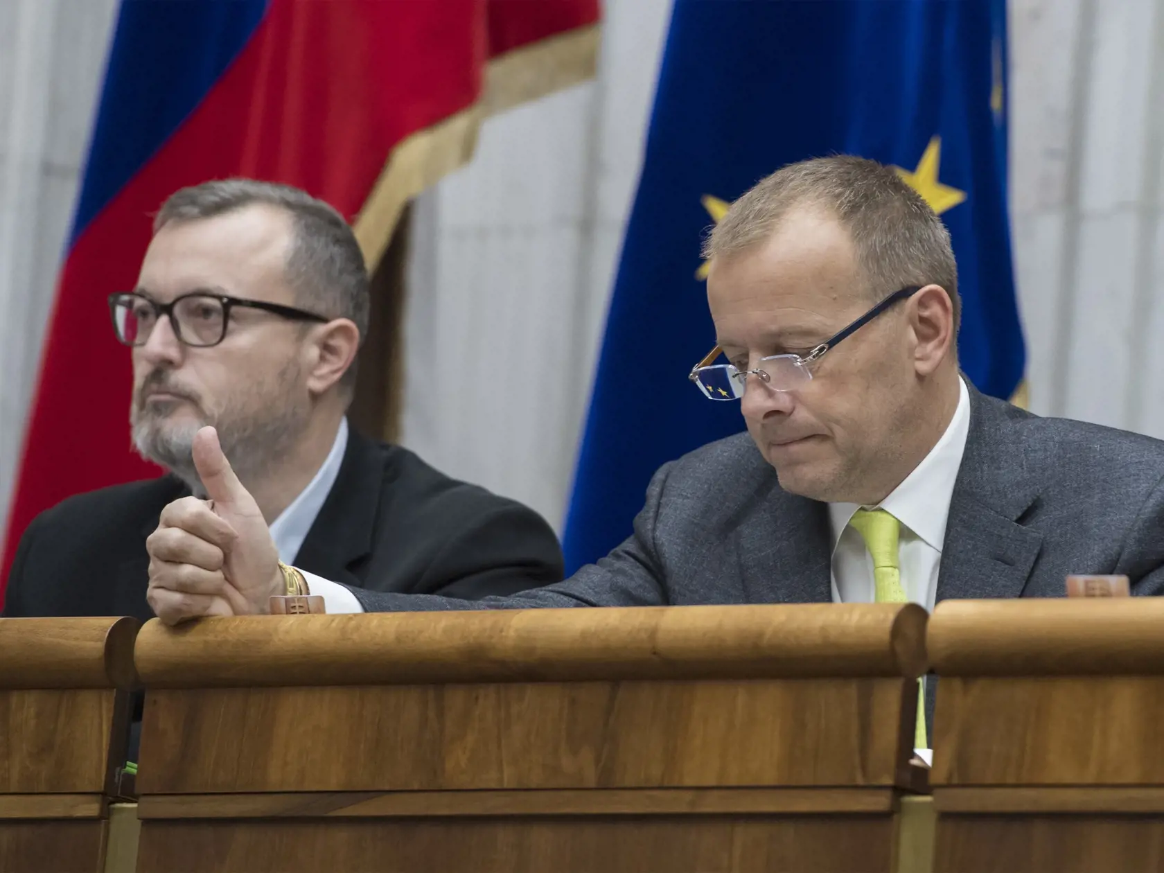 Na snímke poslanci NR SR vľavo Milan Krajniak a Boris Kollár (SME RODINA) počas 53. schôdze Národnej rady SR v utorok 3. decembra 2019 v Bratislave. FOTO TASR - Martin Baumann