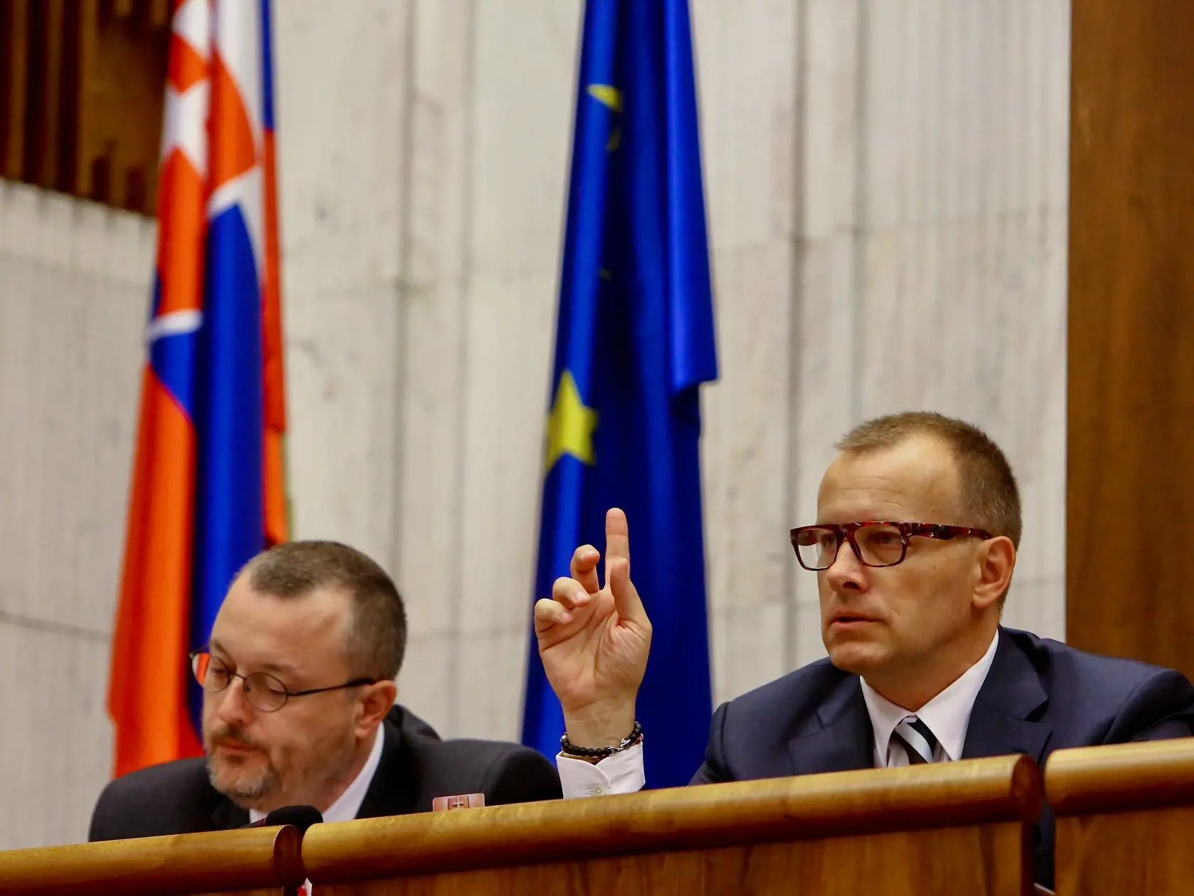 Na snimke Milan Krajniak a Boris Kollar pocas rokovania 3.schodze Narodnej rady Slovenskej republiky.
