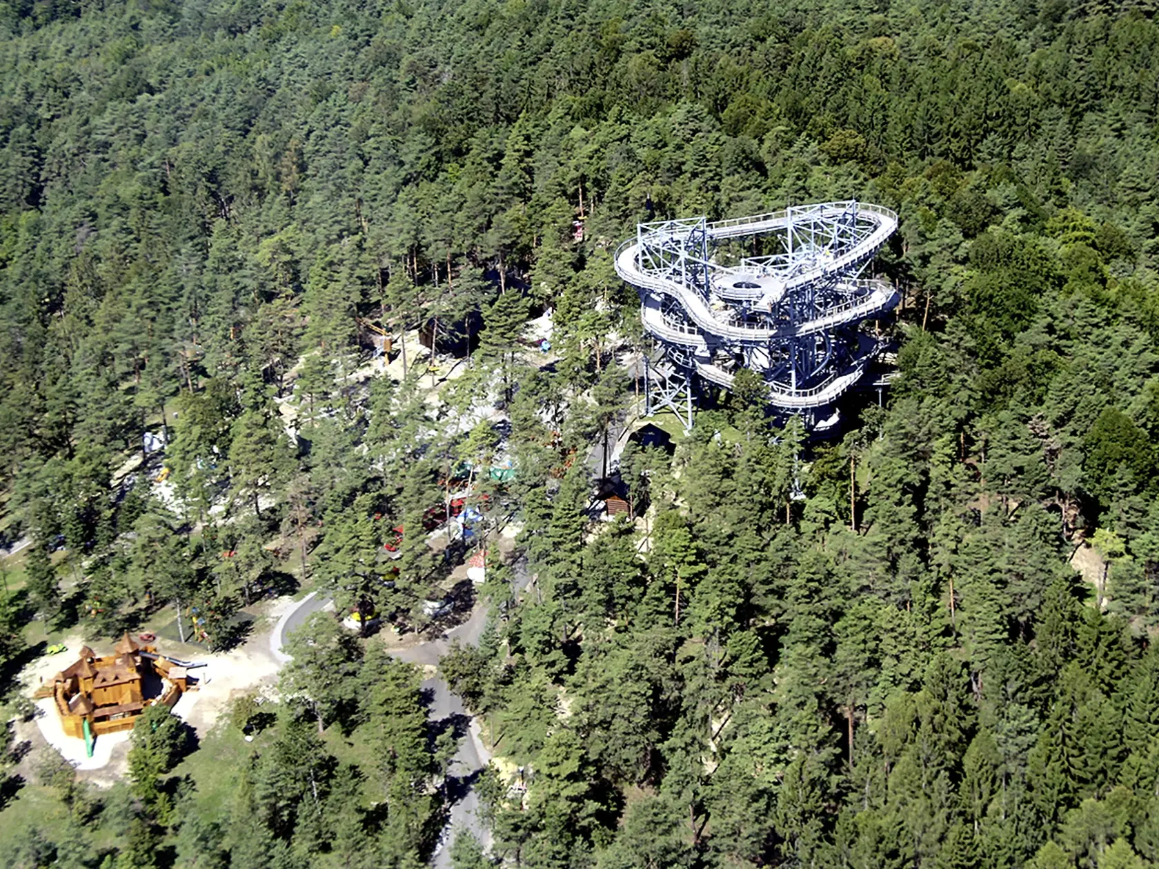 Čajka v oblakoch
