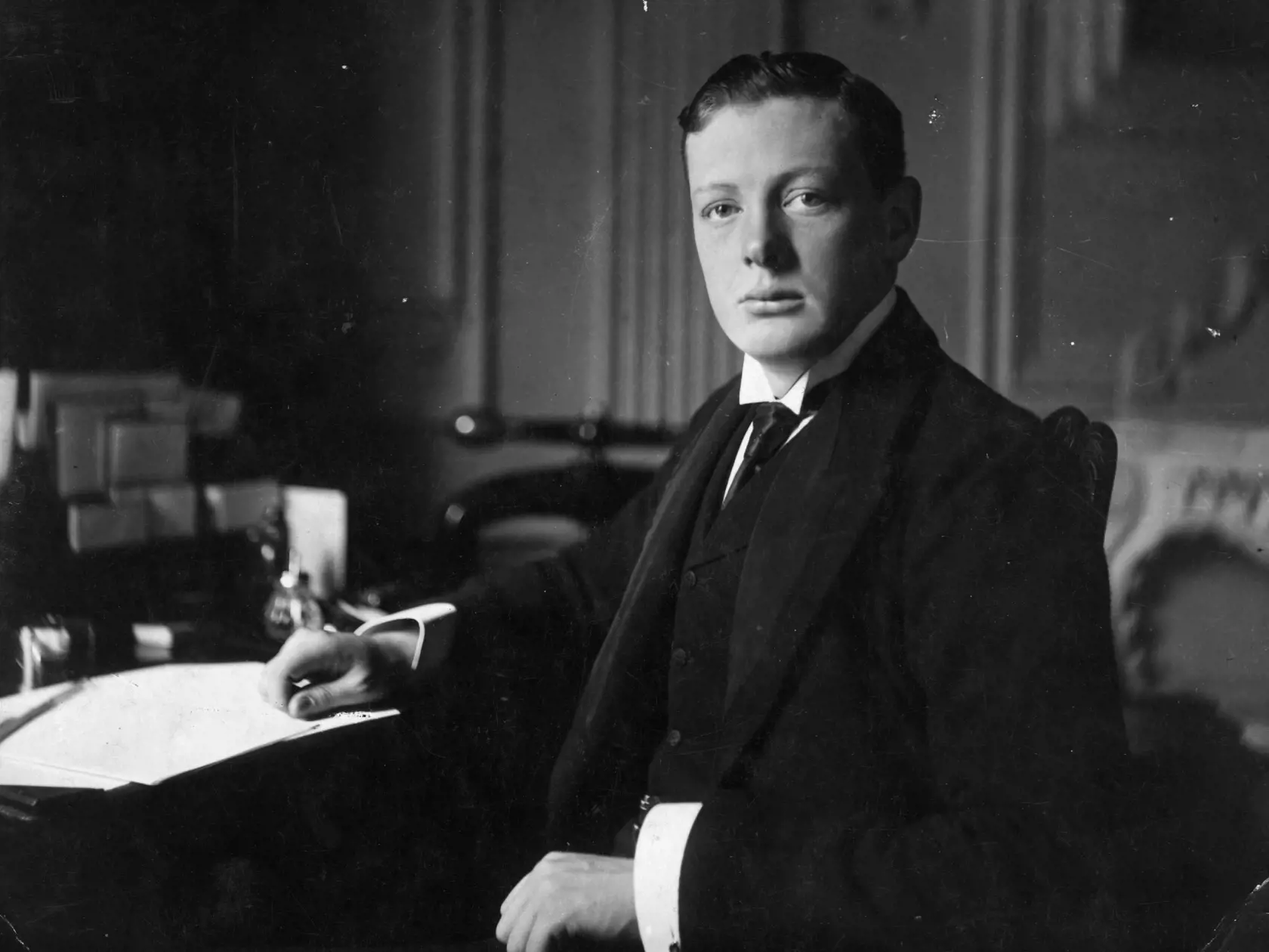 Mladý, len 26-ročný Winston Churchill.