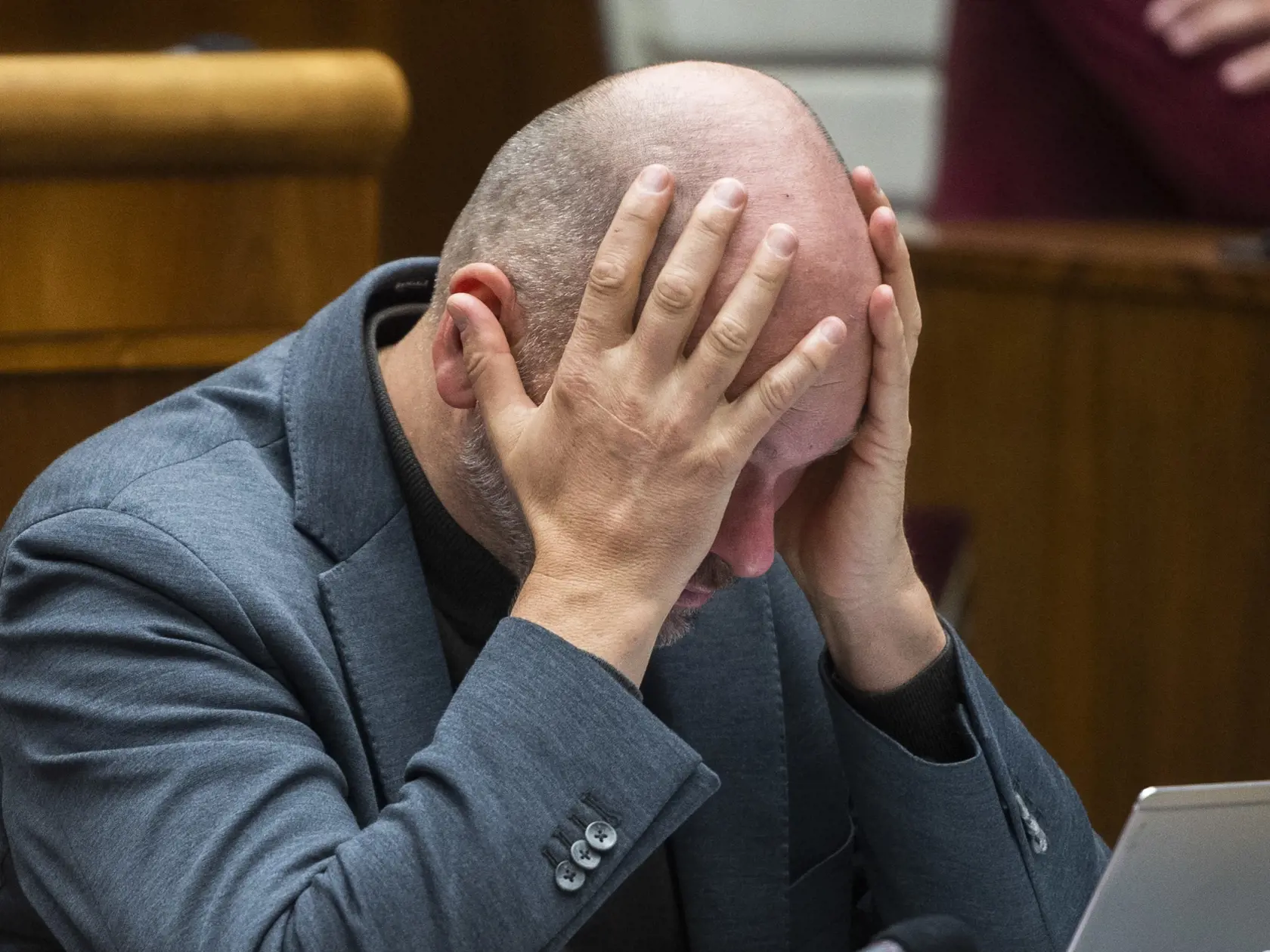 Na snímke poslanec NRSR Richard Sulík (SaS) počas hlasovania na 72. schôdzi NRSR o odvolaní ministra financií SR Igora Matoviča (OĽaNO) v Bratislave 4. októbra 2022.