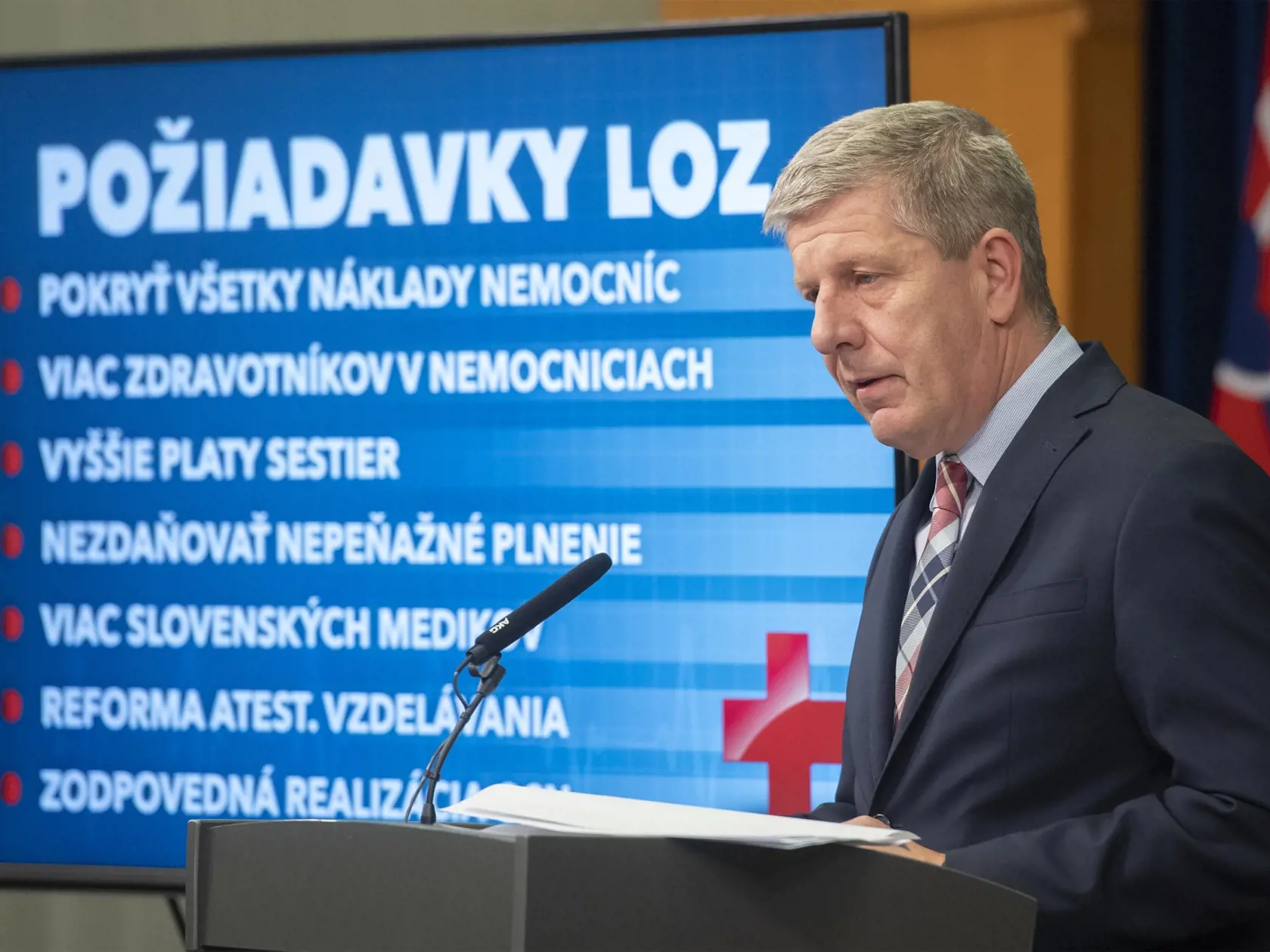 Na snímke minister zdravotníctva SR Vladimír Lengvarský (nominant OĽANO) počas tlačovej konferencie po zasadnutí Ústredného krízového štábu (ÚKŠ) na Úrade vlády SR 23. novembra 2022 v Bratislave.