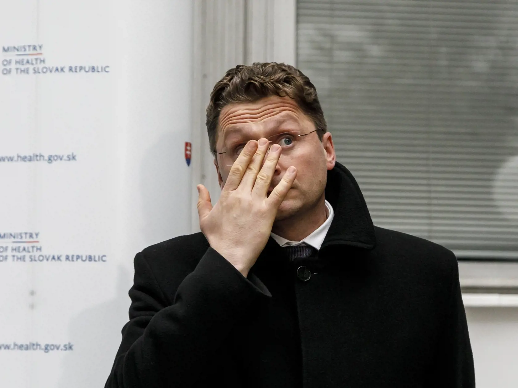 Na snímke predseda Lekárskeho odborového združenia (LOZ) Peter Visolajský počas brífingu cez prestávku v rámci rokovania medzi LOZ a vládou SR v Bratislave v utorok 22. novembra 2022.