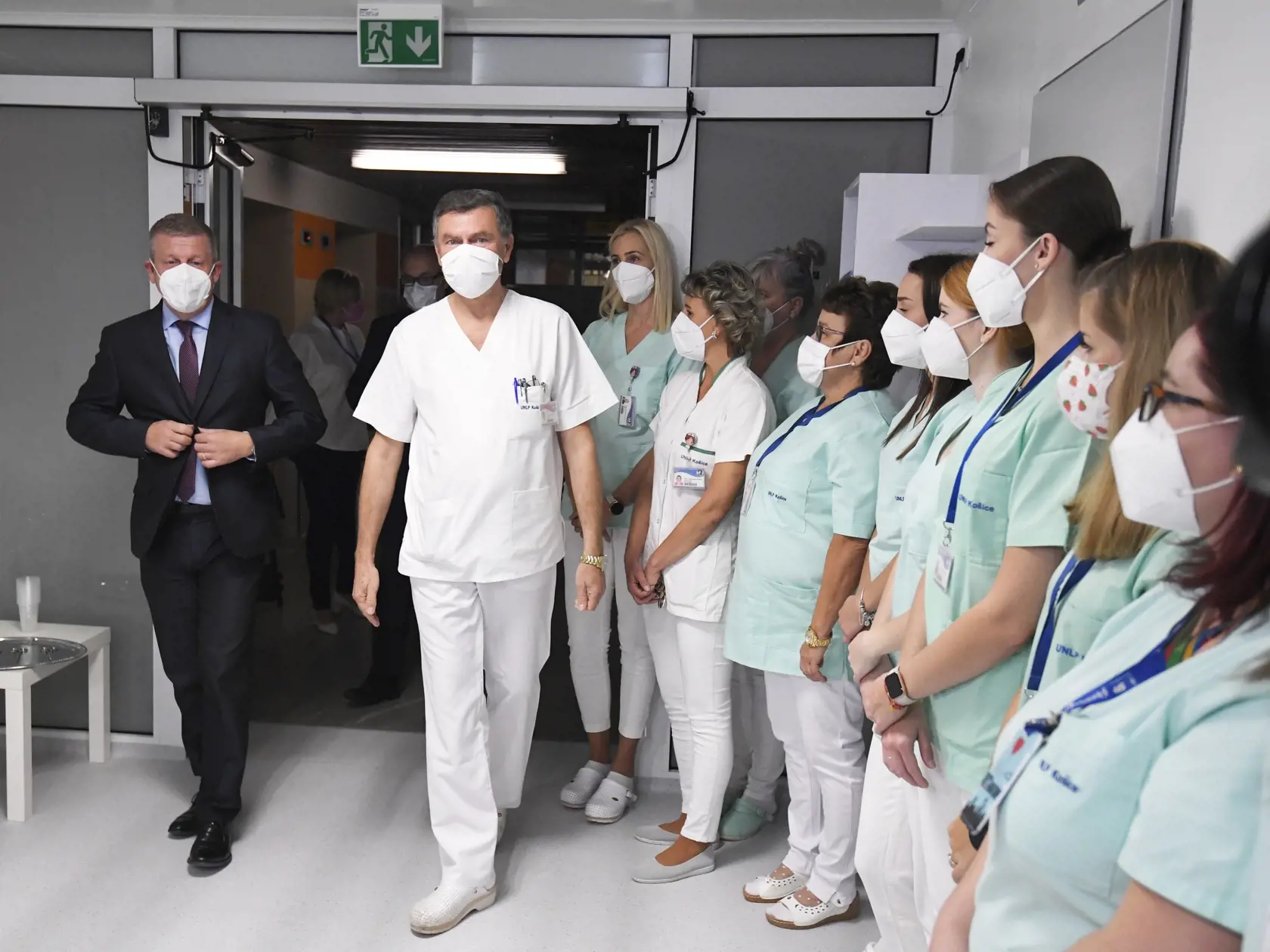 Slávnostné otvorenie zrekonštruovanej a zmodernizovanej Jednotky intenzívnej starostlivosti (JIS) I. chirurgickej kliniky Univerzitnej nemocnice L. Pasteura v Košiciach 23. septembra 2022. Na snímke zľava minister zdravotníctva SR Vladimír Lengvarský (nominant OĽaNO) a prednosta I. chirurgickej kliniky prof. Jozef Radoňak.
