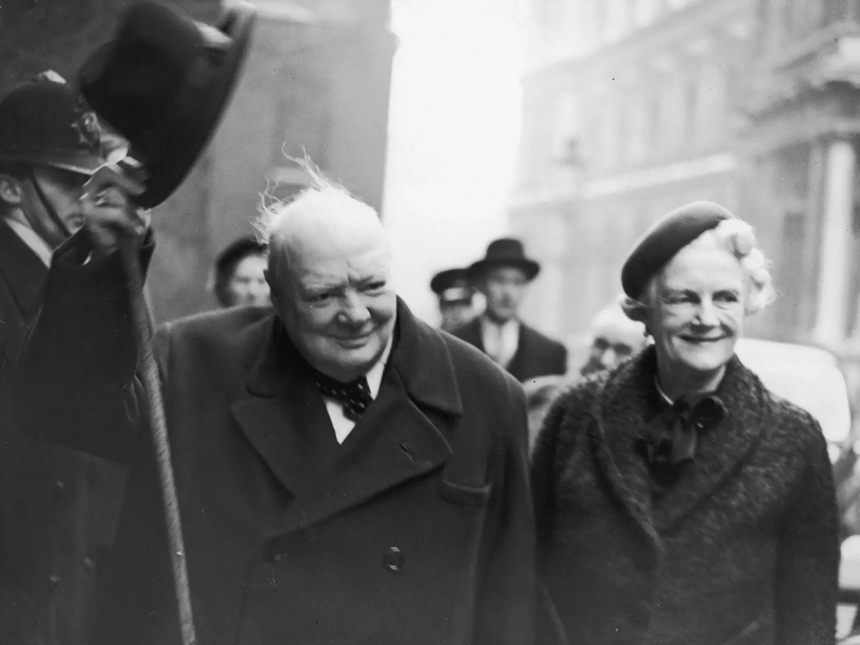 Britský vojnový premiér Winston Churchill s manželkou Clemmie.