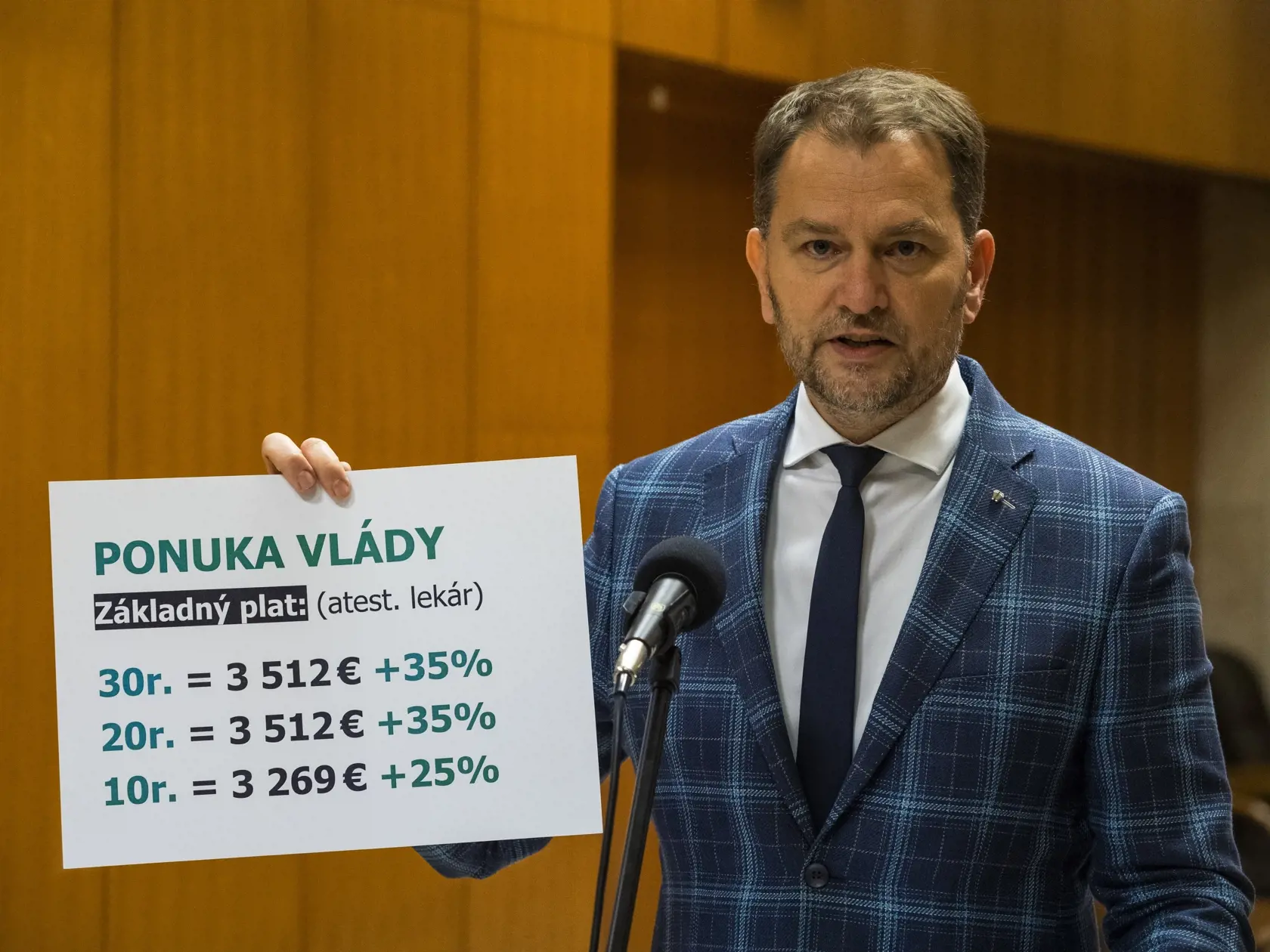 Na snímke podpredseda vlády a minister financií SR Igor Matovič (OĽANO) počas tlačového brífingu po skončení rokovania medzi LOZ a vládou SR v Bratislave v pondelok 21. novembra 2022.