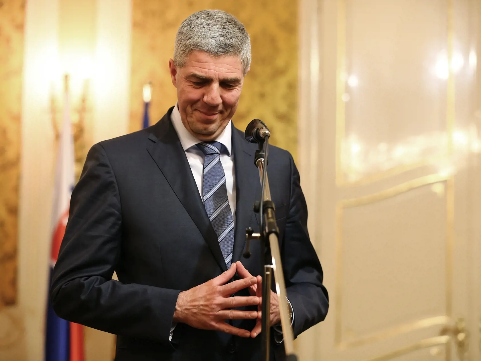Predseda strany Most-Hid Bela Bugar rokoval o moznosti zostavenia vlady so stranou SMER - SD. Informoval o tom pocas spolocnej tlacovky s Robertom Fico na urade vady.