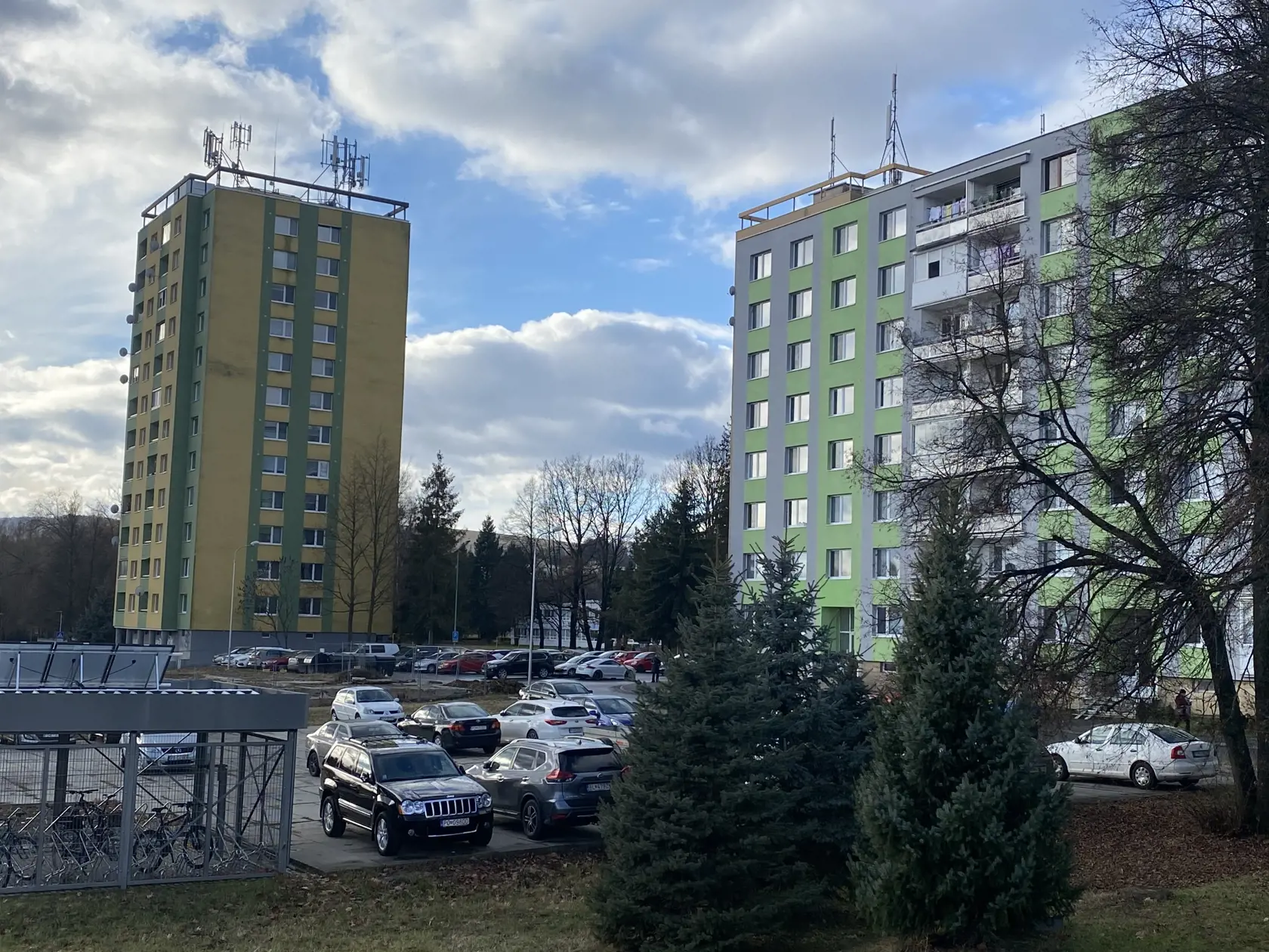 Súčasný stav na Mukačevskej ulici v Prešove. Bytovka, v ktorej vybuchol pred dvomi rokmi plyn a ktorú museli zbúrať, stála vľavo.