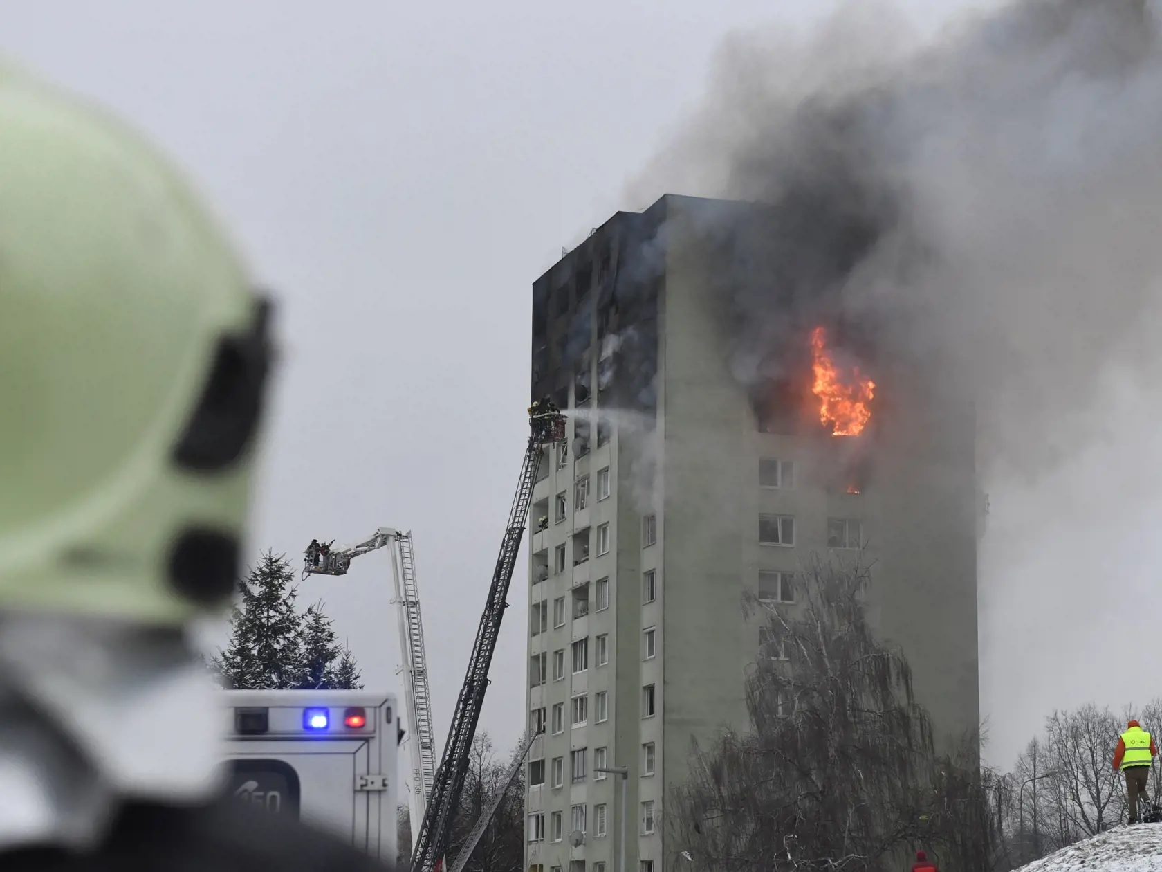 PRIŠLI O VŠETKO Búranie poškodeného paneláka trvalo niekoľko dní. Ľudia prišli o všetko.