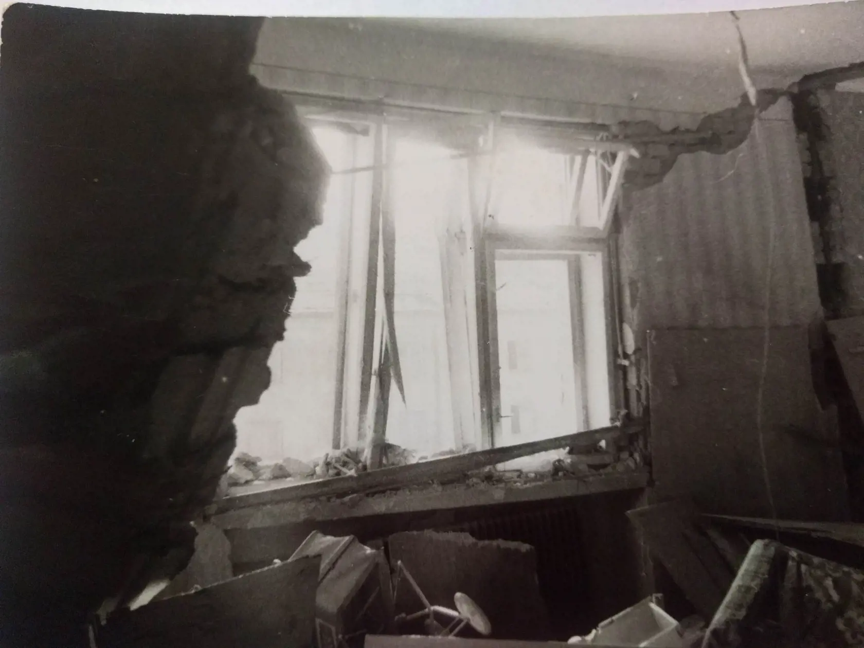 Foto z výbuchu bytovky v Čiernej nad Tisou (okres Trebišov) 2. februára 1982.