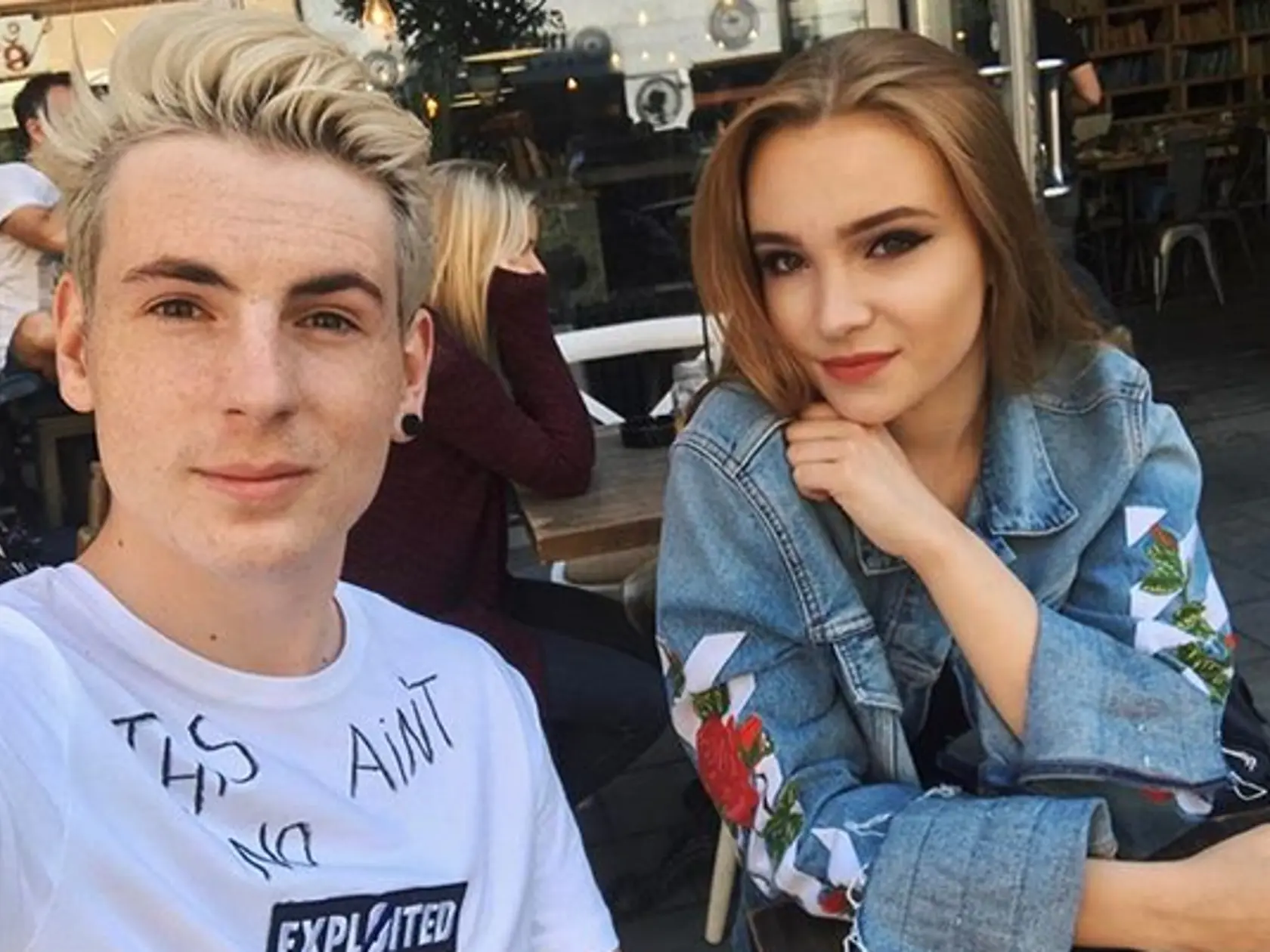 Youtuber a influencer ExplOited kedysi randil s Momou.