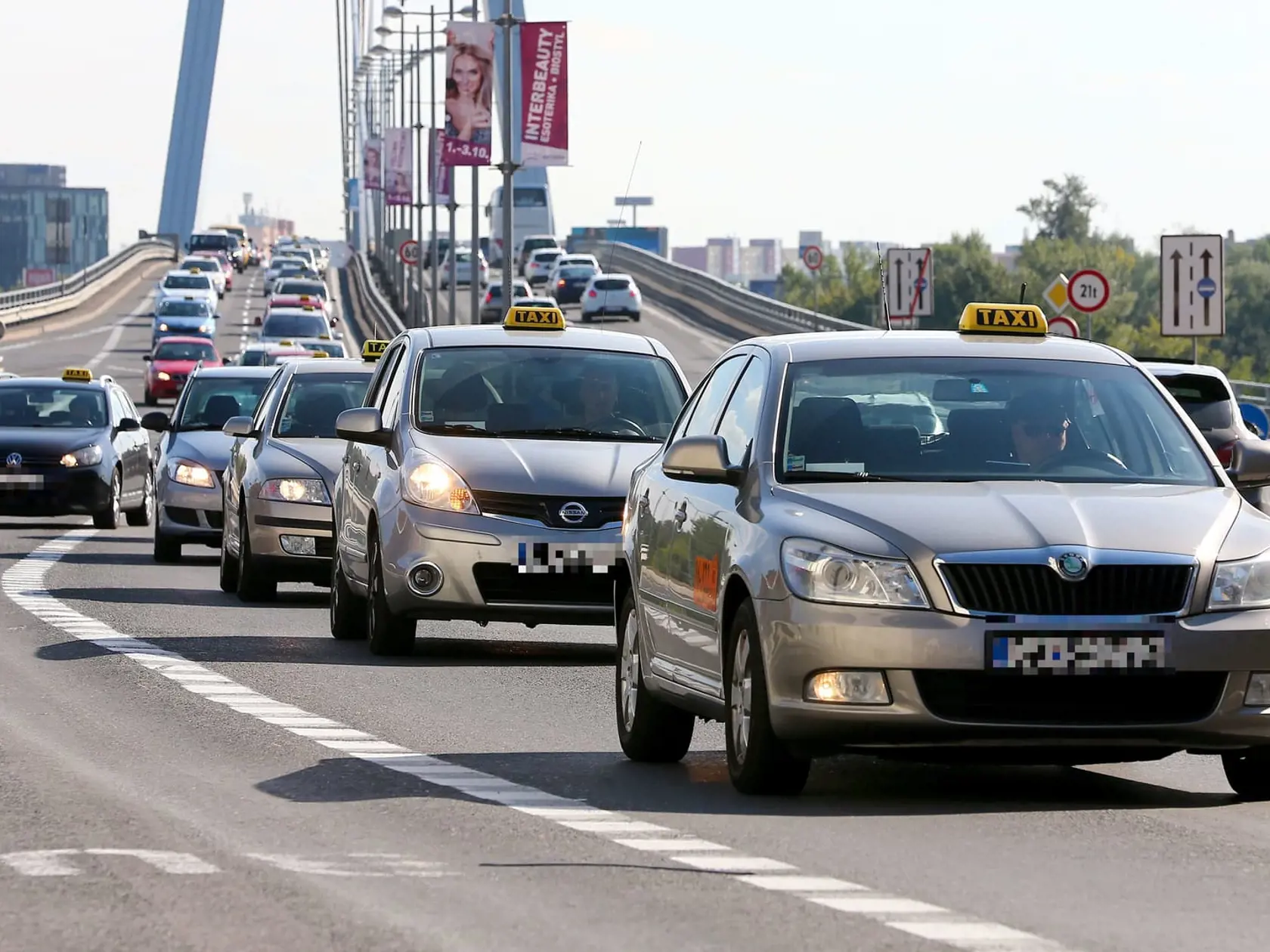 Taxikár v Bratislave ročne najazdí 100 000 kilometrov.