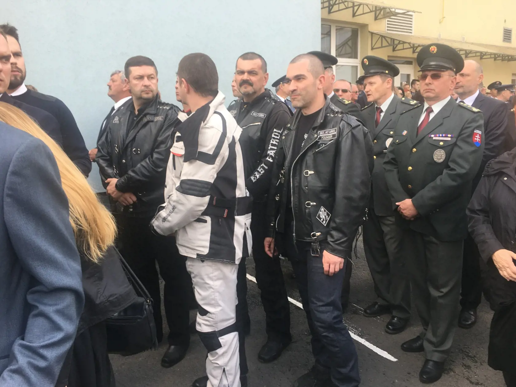 Posledná rozlúčka s hrdinami Radoslavom Lackom (†48) a Petrom Toďorom (†43).