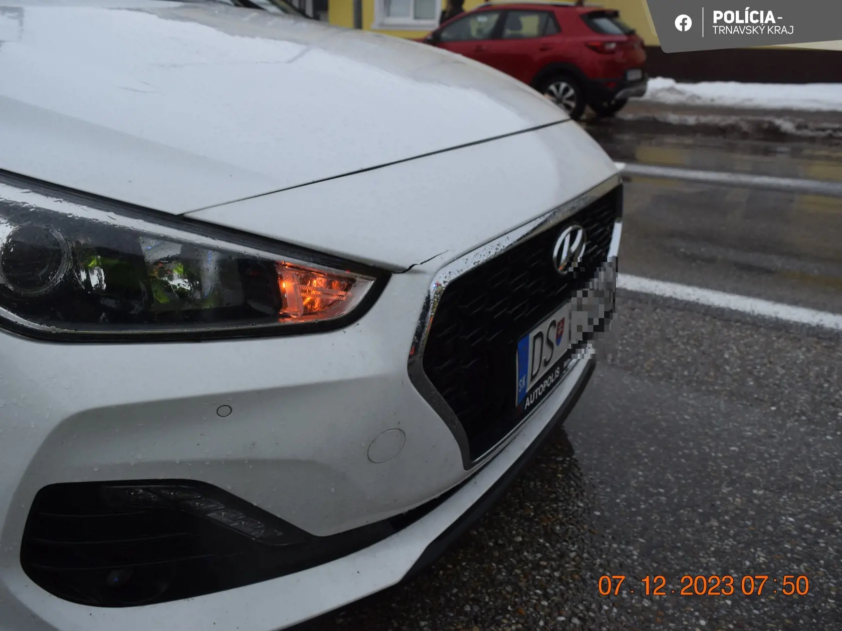 Ženu s dvoma deťmi zrazilo auto na priechode pre chodcov