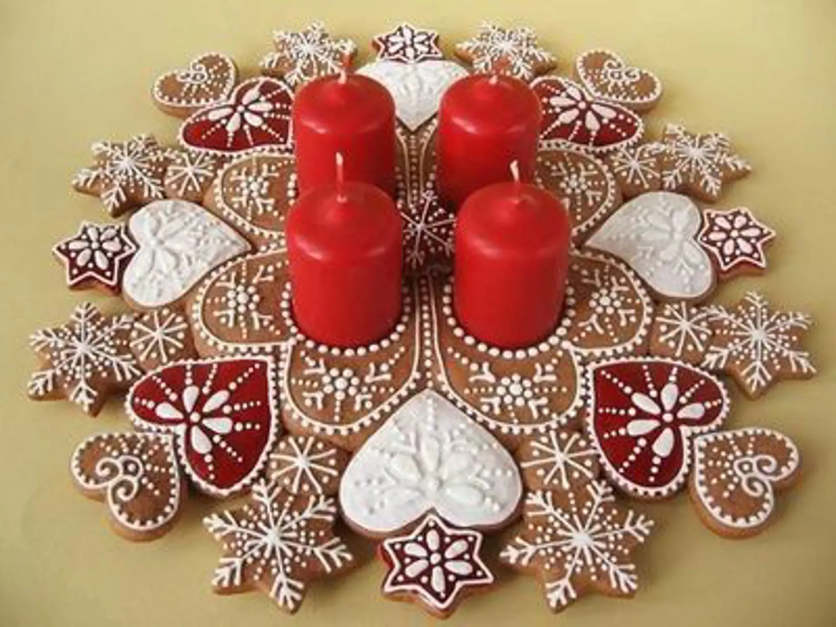 Medovníkový adventný veniec