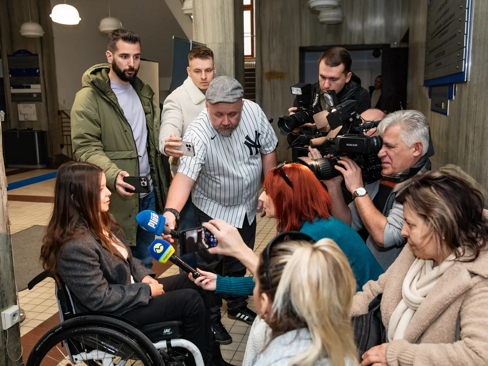 Na snímke je pojednávanie v prípade postrelenej kadetky Mišky. Na snímke je kadetka Miška.