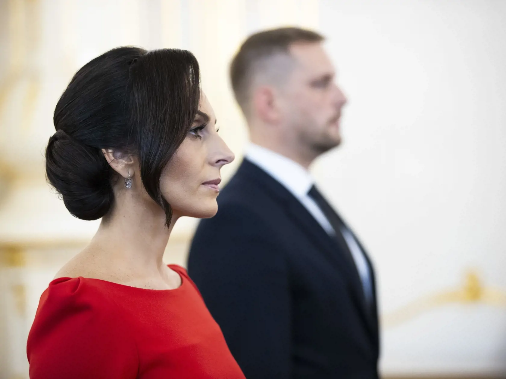 Prezident SR Peter Pellegrini prijal demisiu Zuzany Dolinkovej a vymenoval nového ministra zdravotníctva Kamila Šaška. Na snímke je Zuzana Dolinková a Kamil Šaško.